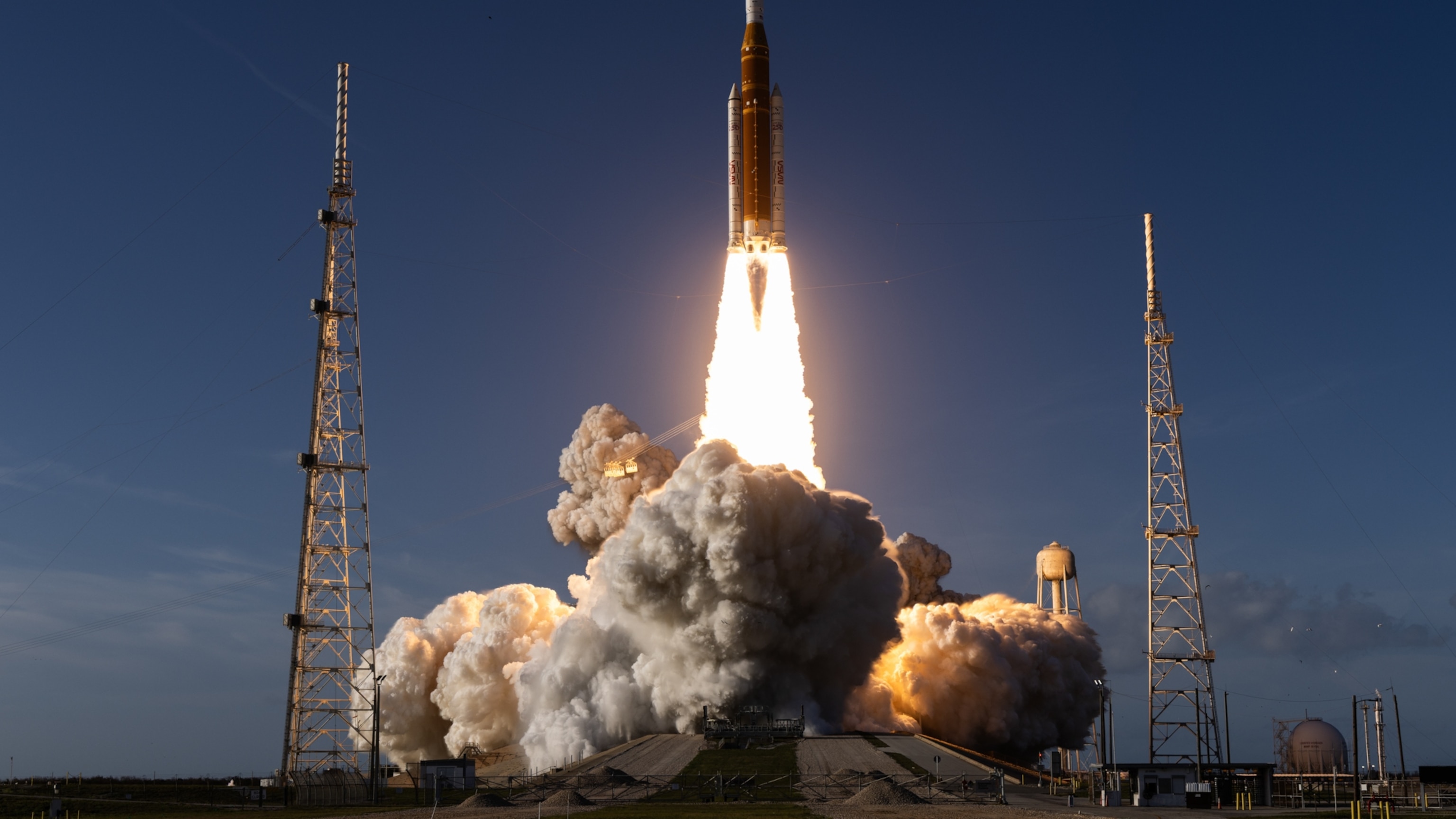 See National Geographic’s photos of the historic Artemis II launch