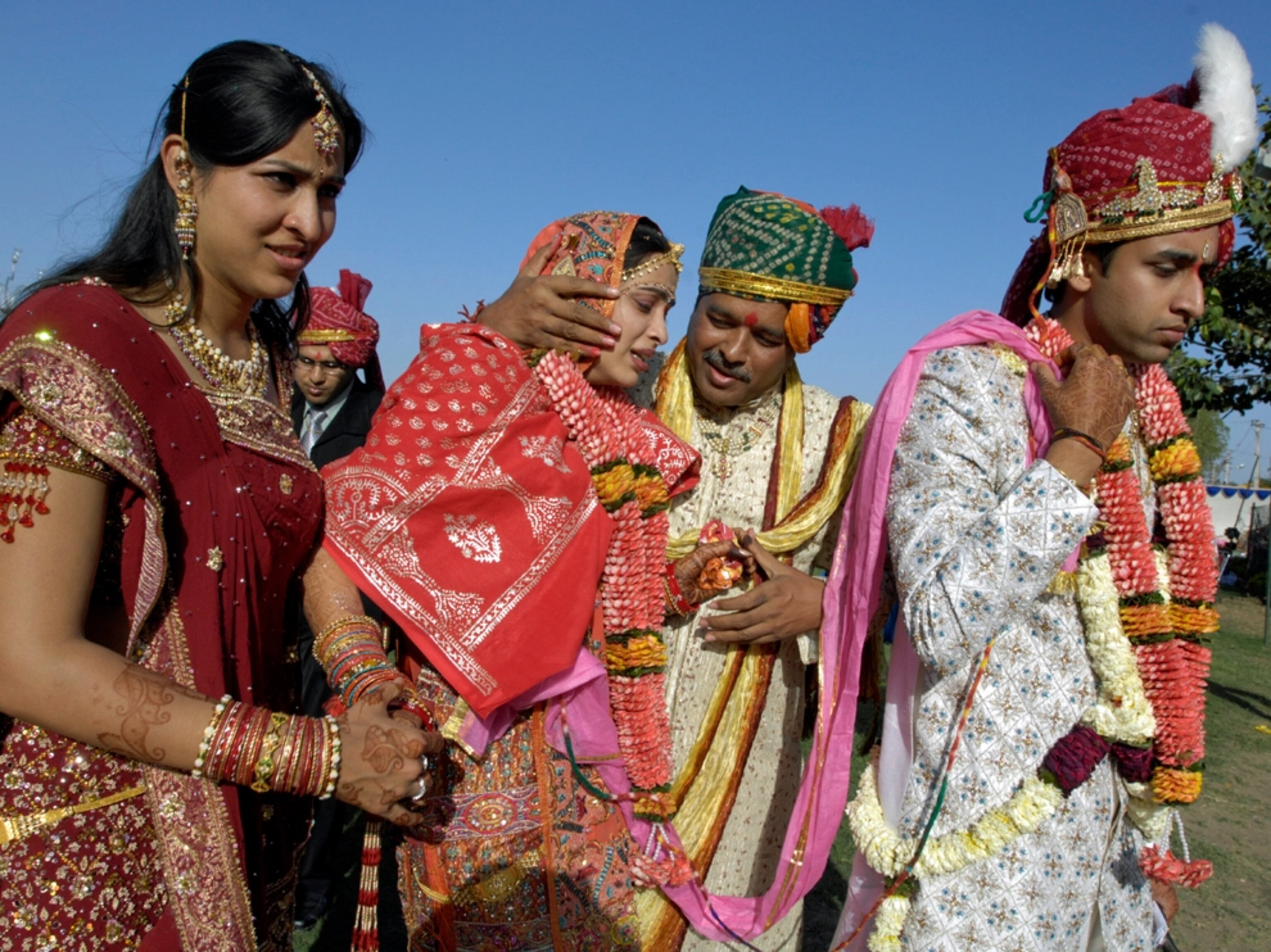 Bride comforted by father, vidai ritual, India