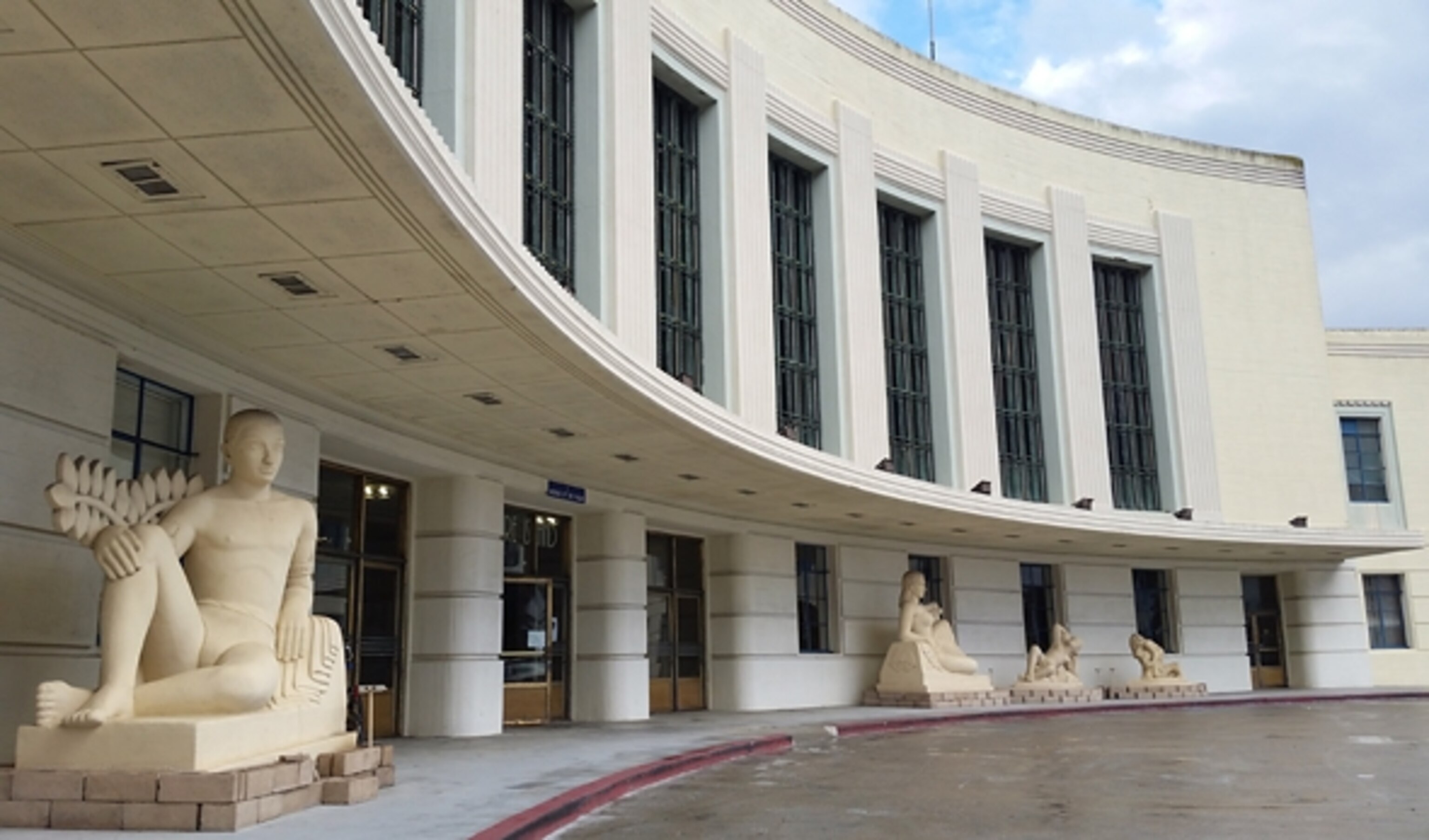 The California Golden Gate Exposition Hall. (Photograph by Robert Reid)