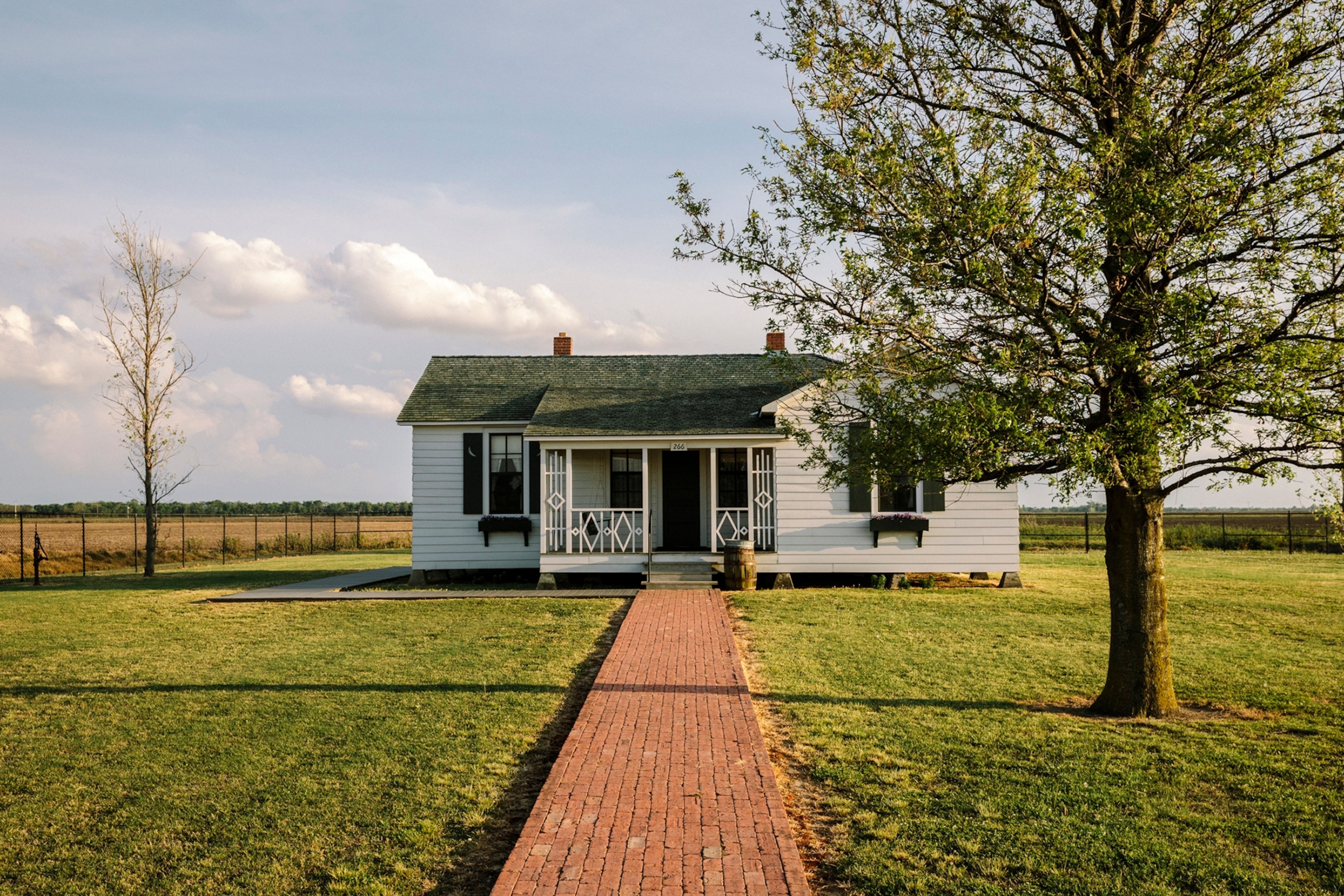 the exterior of Johnny Cash's boyhood home in Dyess Colony, Arkansas
