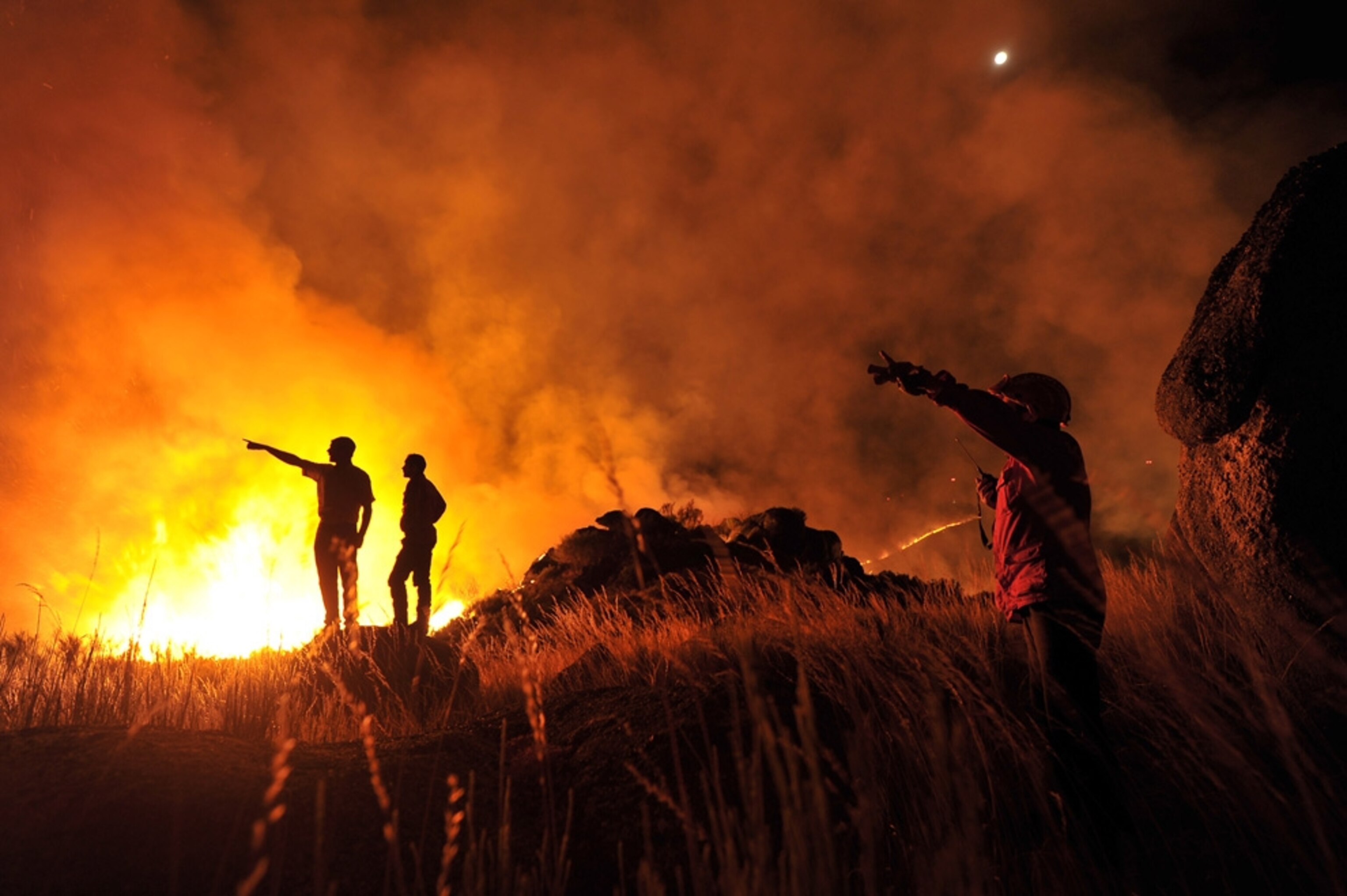 Pictures We Love August - A picture of a fire in Portugal.