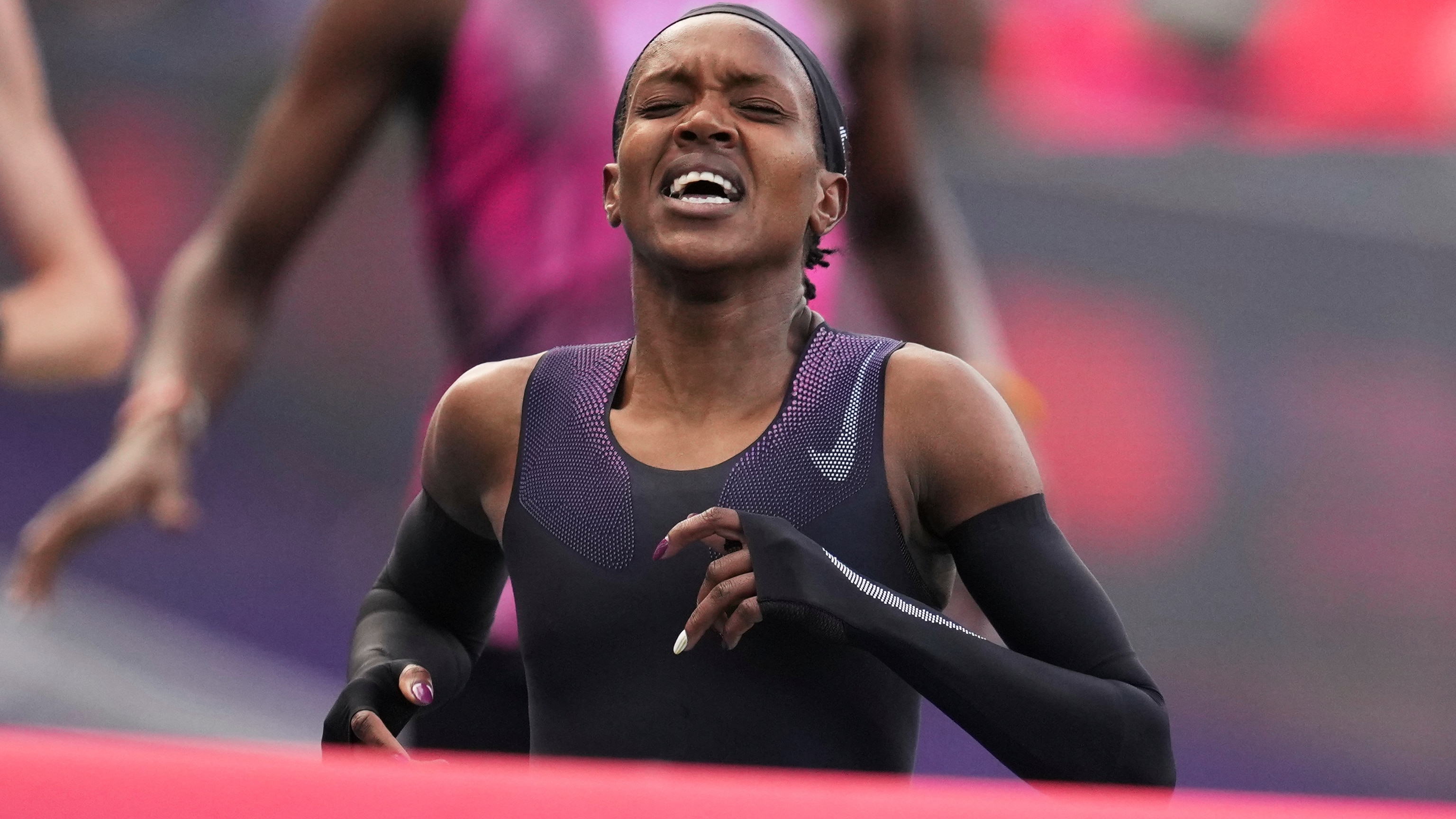 Faith Kipyegon falls short in attempt to break 4-minute mile