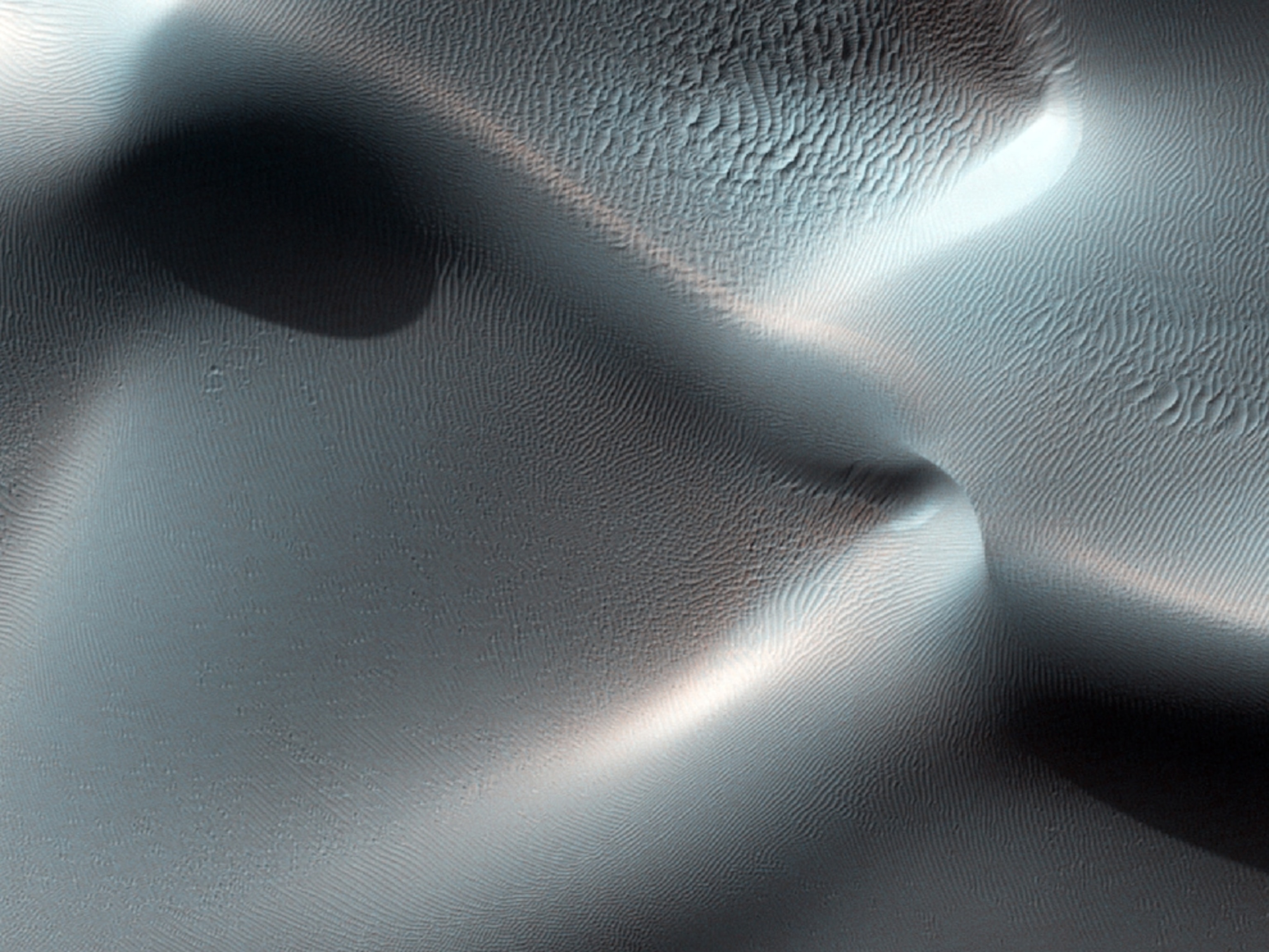 Mars picture: fresh dunes with a dark shadow
