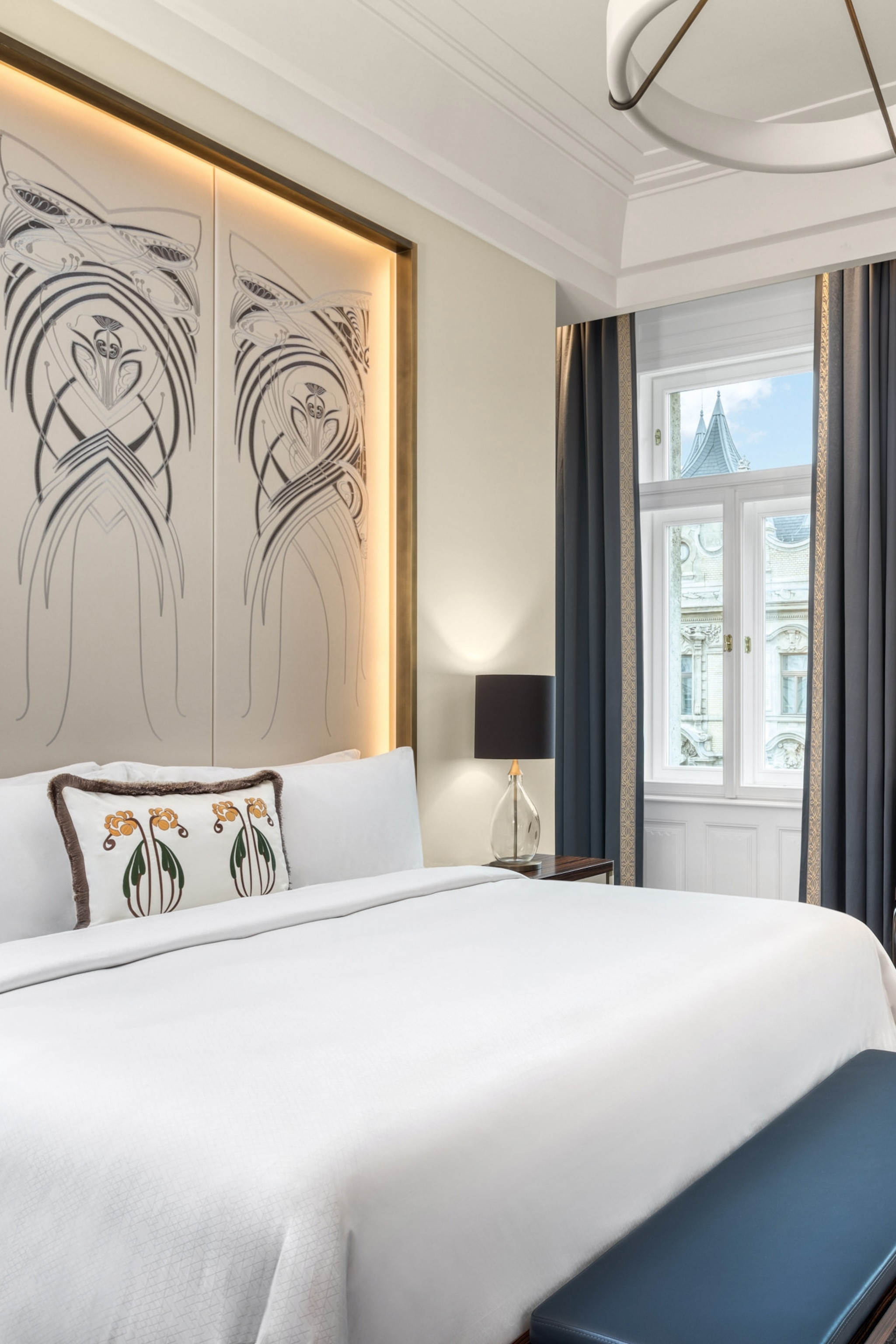 地図・旅行ガイド GREAT HOTELS OF THE WORLD CLASSIC HOTEL Frommers | Find the Oldest Hotel in Each Country with These…