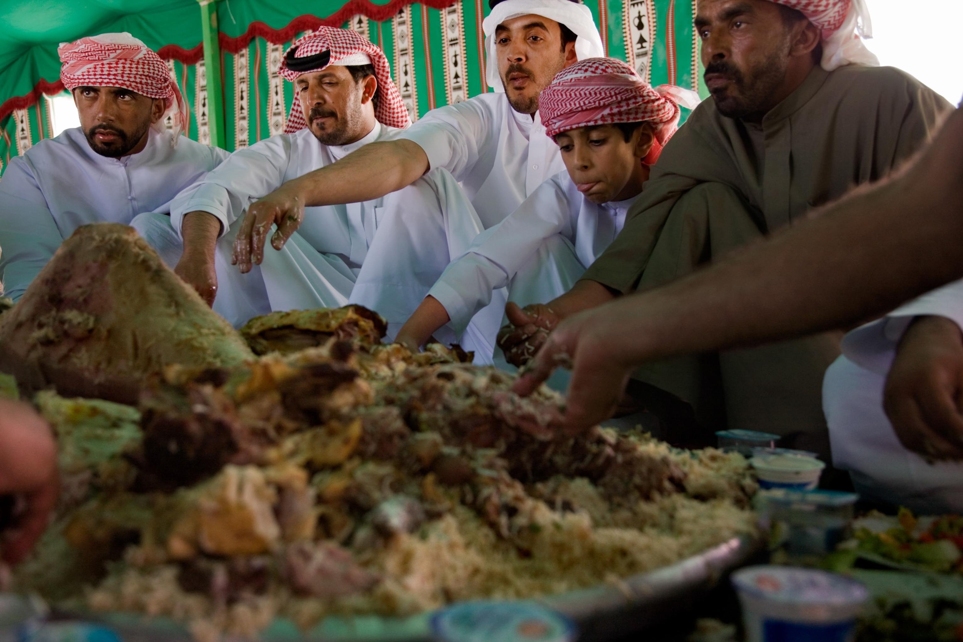 a camel's hump as the centerpiece of a feast