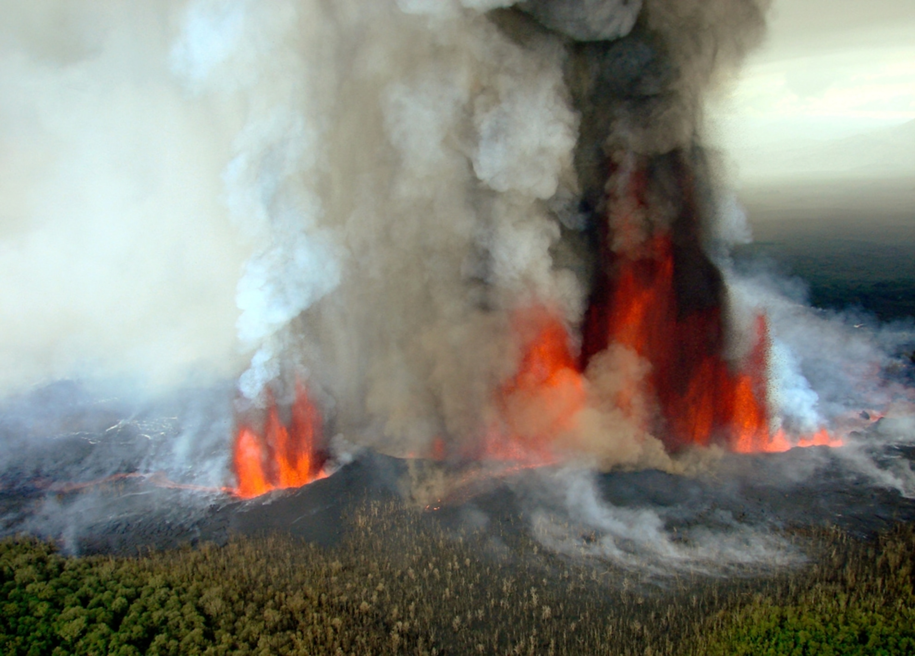 Volcano picture: Nyamulagira erupts in 2006 in Congo, Africa