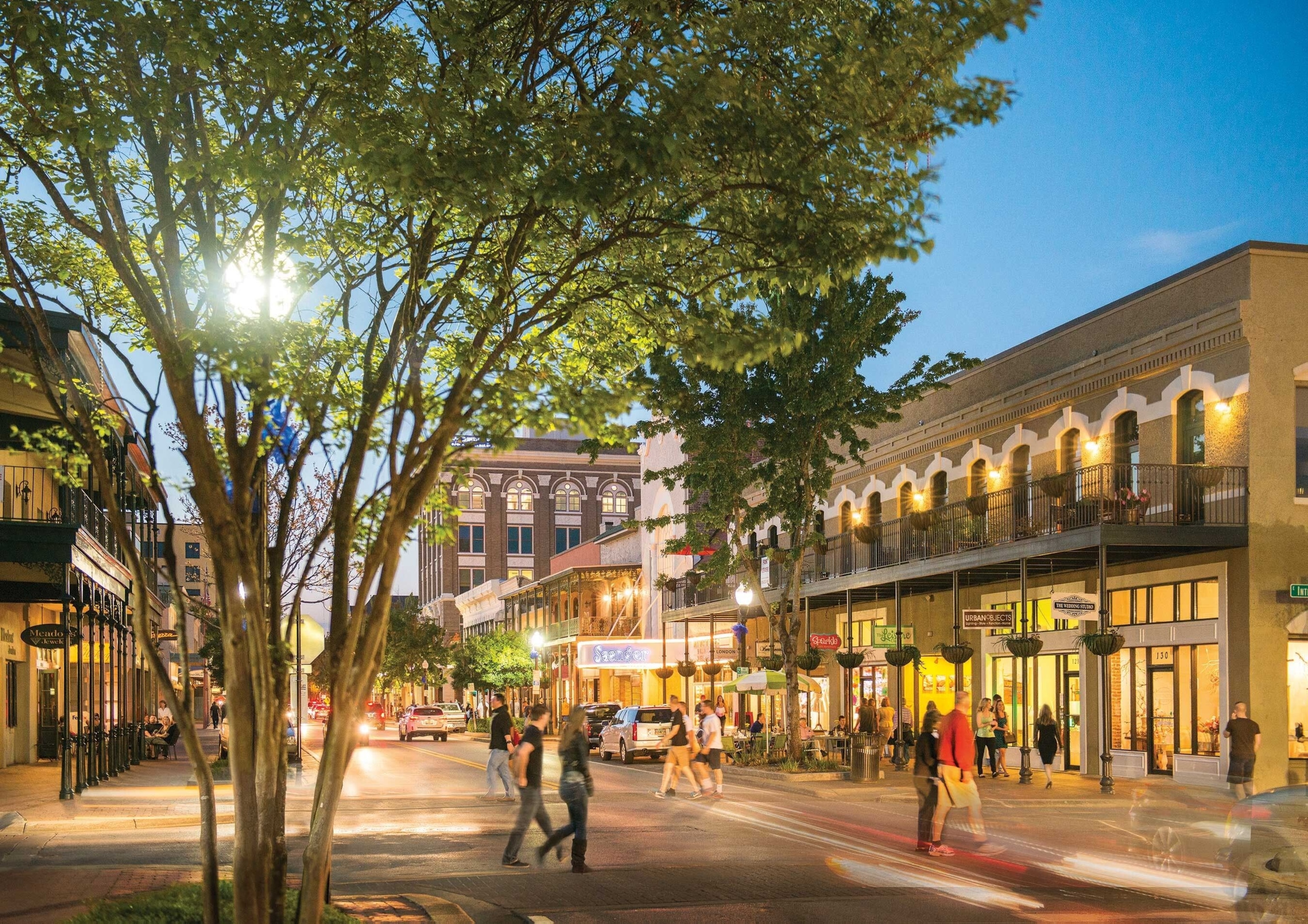 Downtown Pensacola with museums, cafés, shops and seafood restaurants