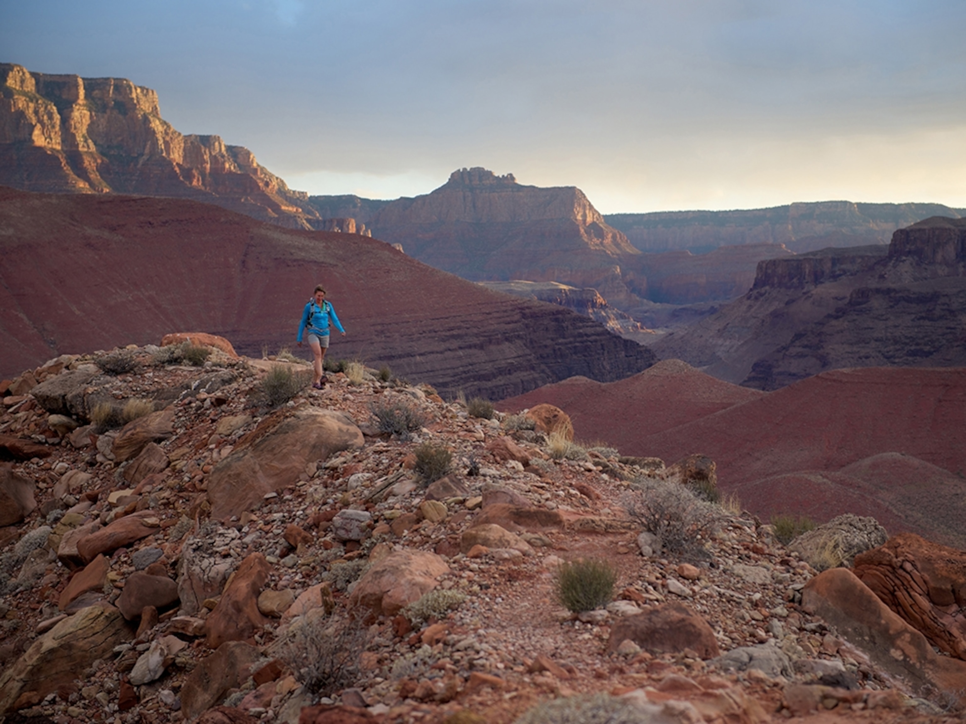woman hiking in Grand Canyon