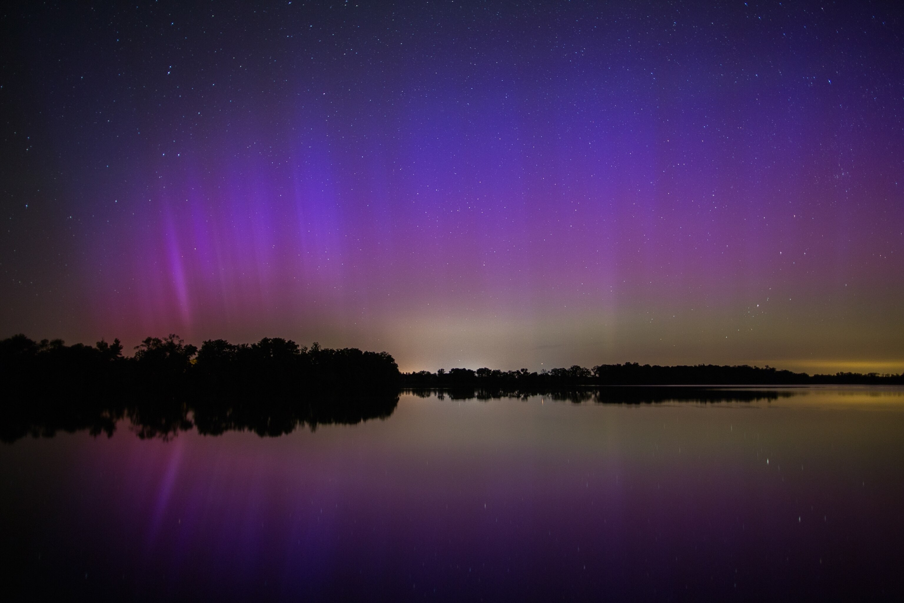Aurora picture: blue and purple lights over Minnesota
