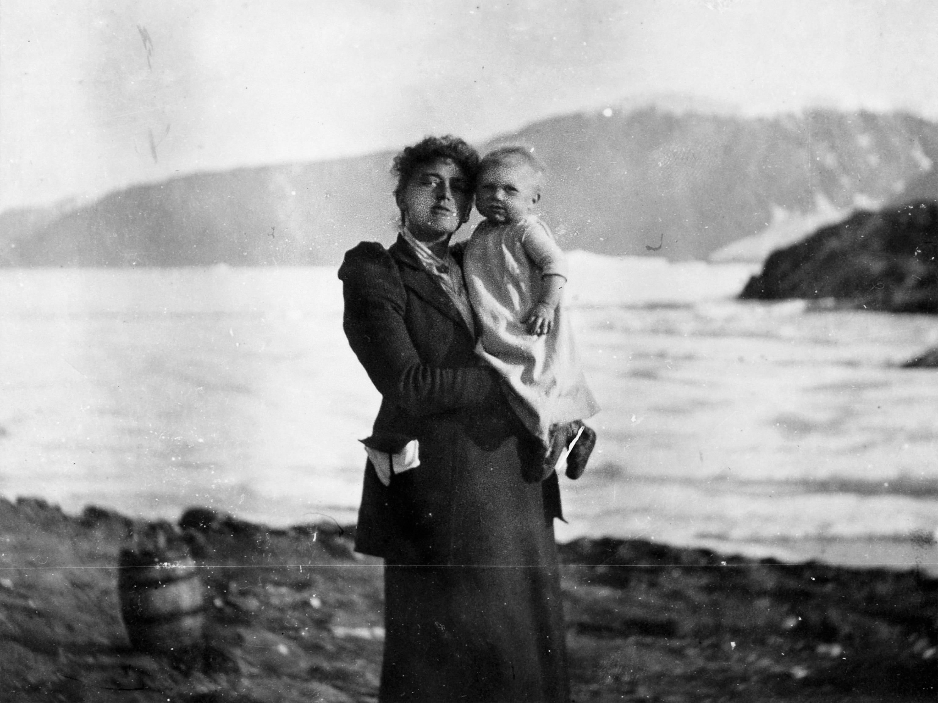 Robert Peary's wife, Josephine, and their daughter Marie Ahnighito