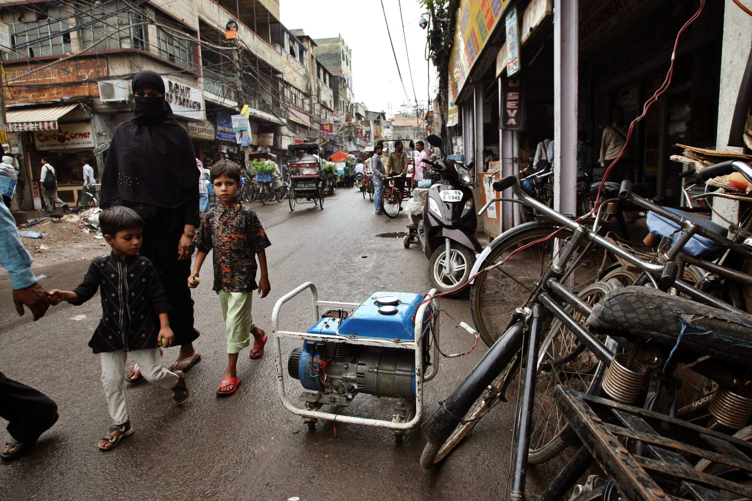 India power outage picture: generator for sale in New Delhi