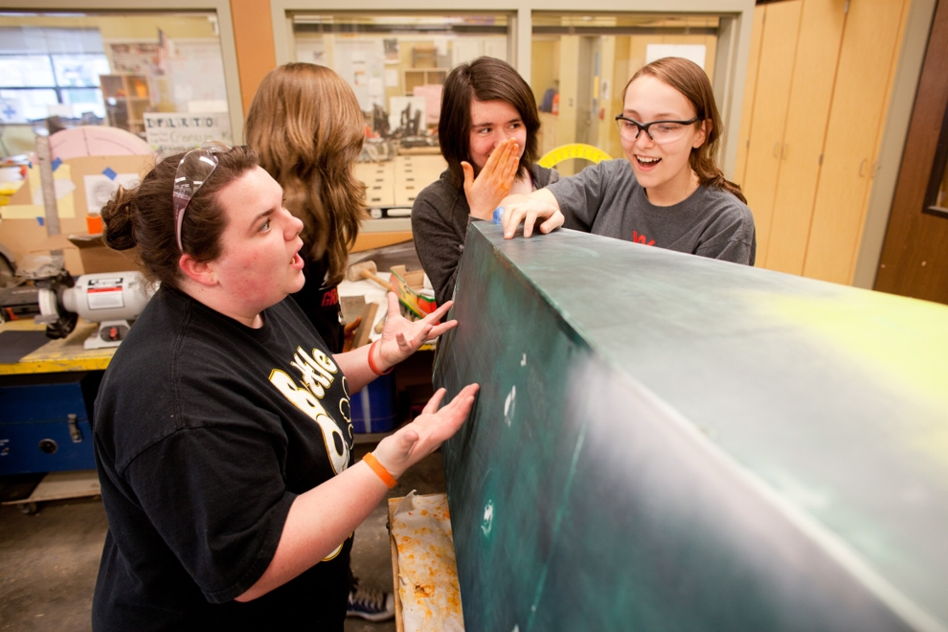 ShopGirls and UrbanAutos team members discover a problem in the car’s body finish