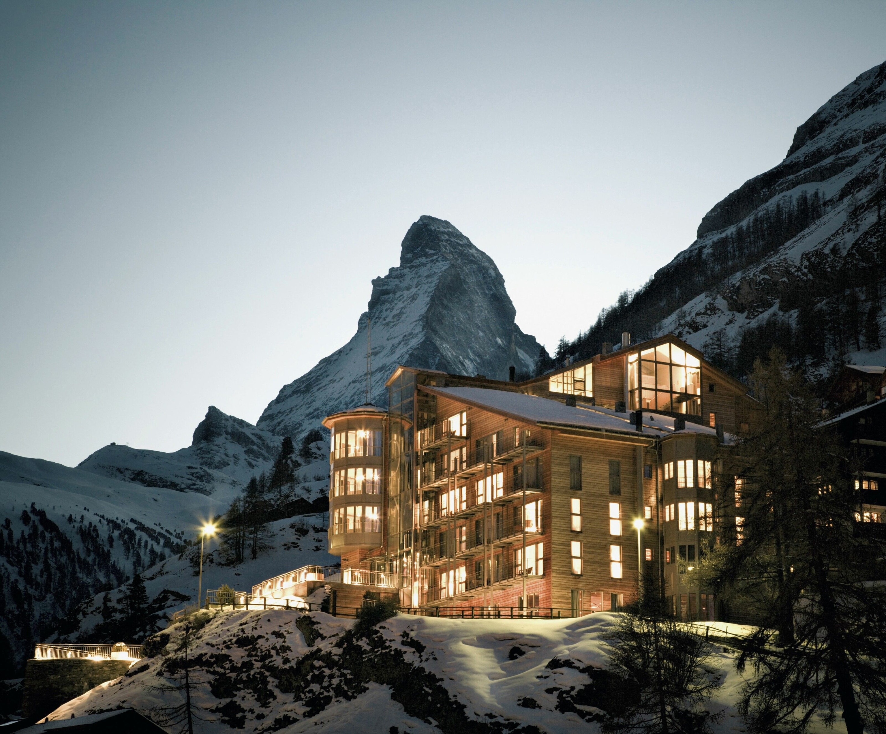 Hauke’s dishes are works of art, as is the setting they’re served in: The Omnia was designed by acclaimed New York-based architect Ali Tayar, and it sits gloriously above Zermatt.