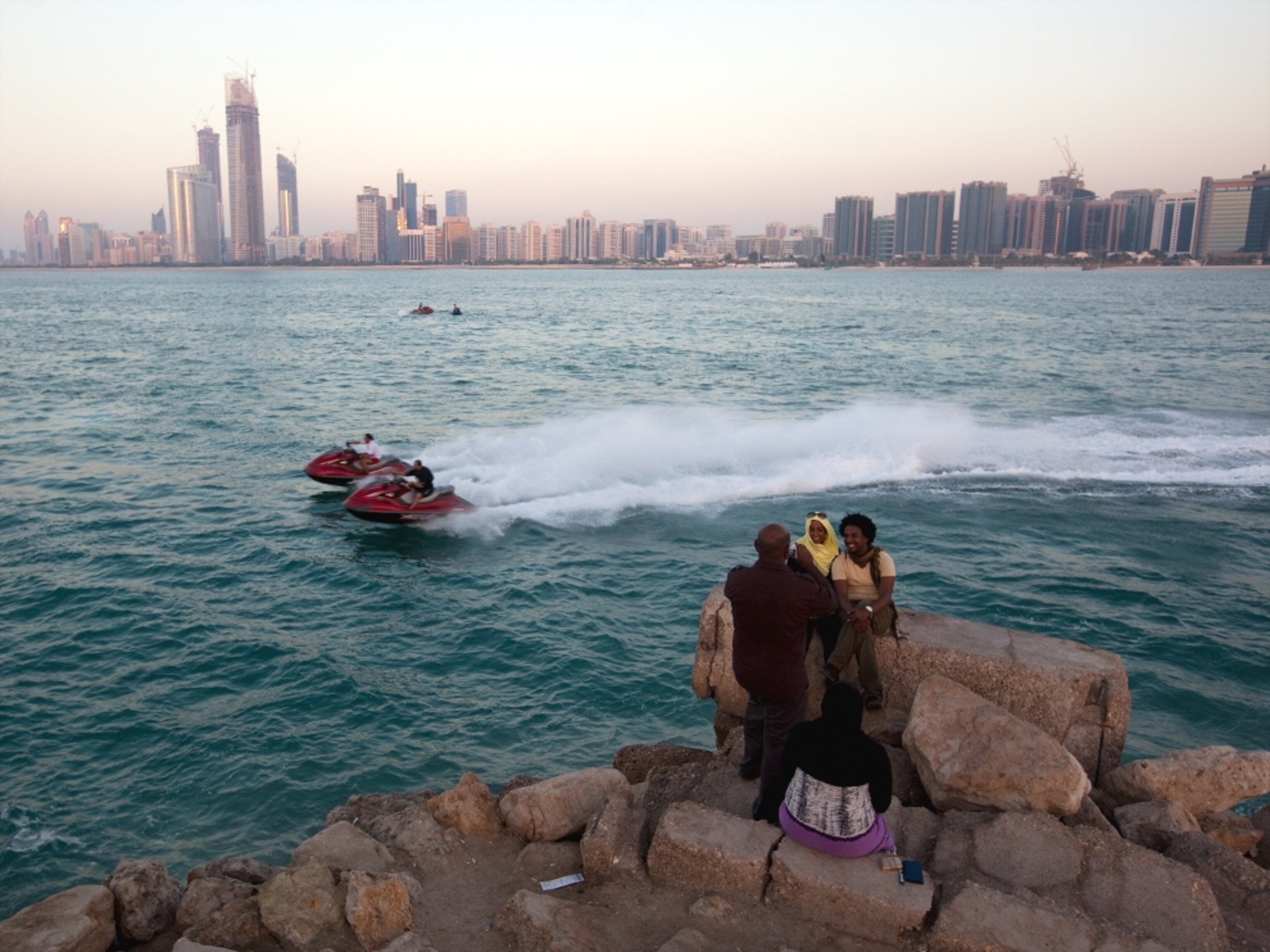 Jet skiers with Abu Dhabi skyline in background (photo)