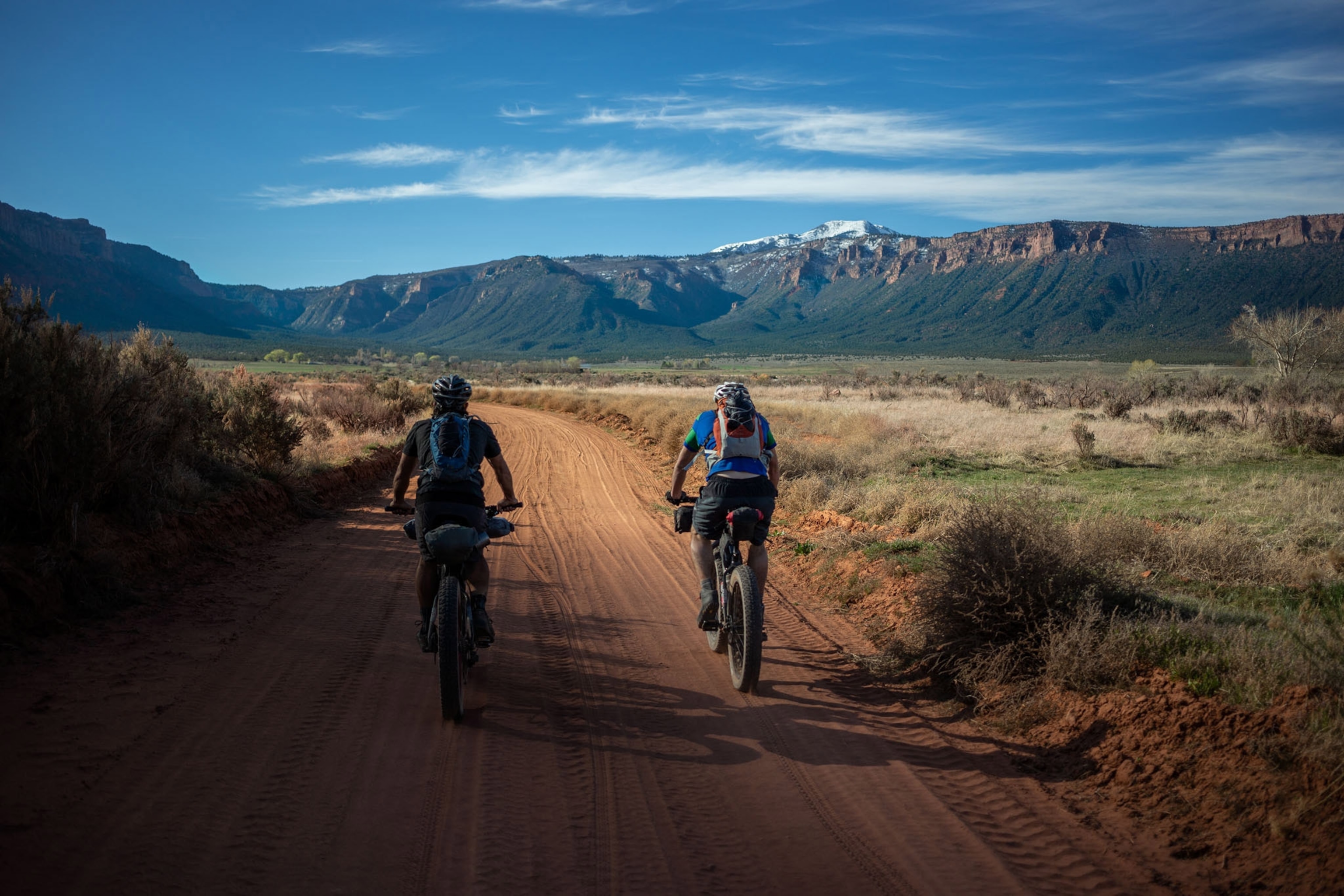 two bikers on the Kokopelli trail in Utah