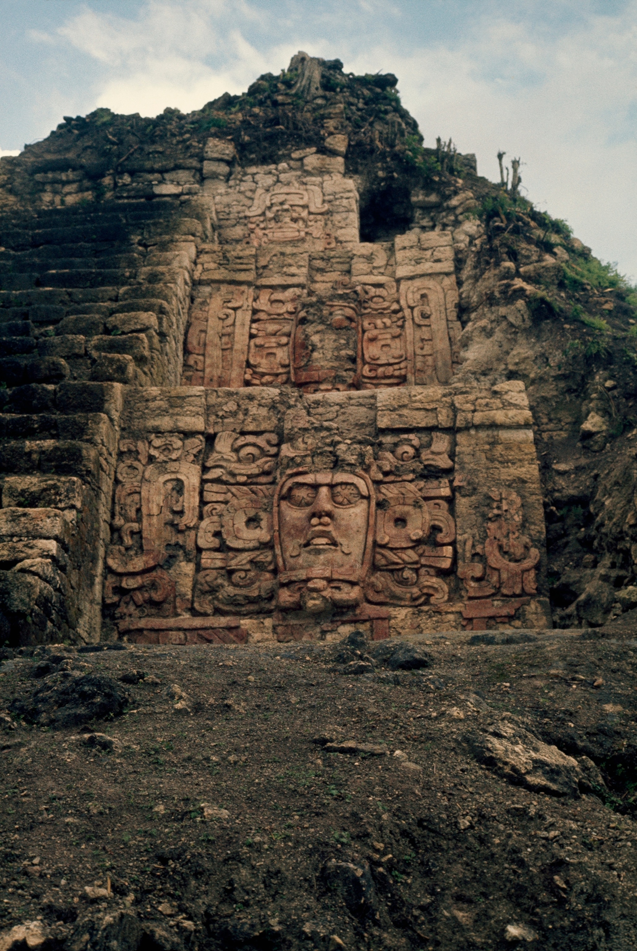 Snatching Maya Art from its setting, thieves feed a voracious black market for stolen antiquities. Would-be crooks discovered a treasure these unusual stucco masks of the Sun God on a pyramid at Kohunlich, Mexico (left). In a switch on the usual pattern, an informer alerted government authorities in time to prevent the looting. Now archeologist Victor Segovia excavates the guarded site.