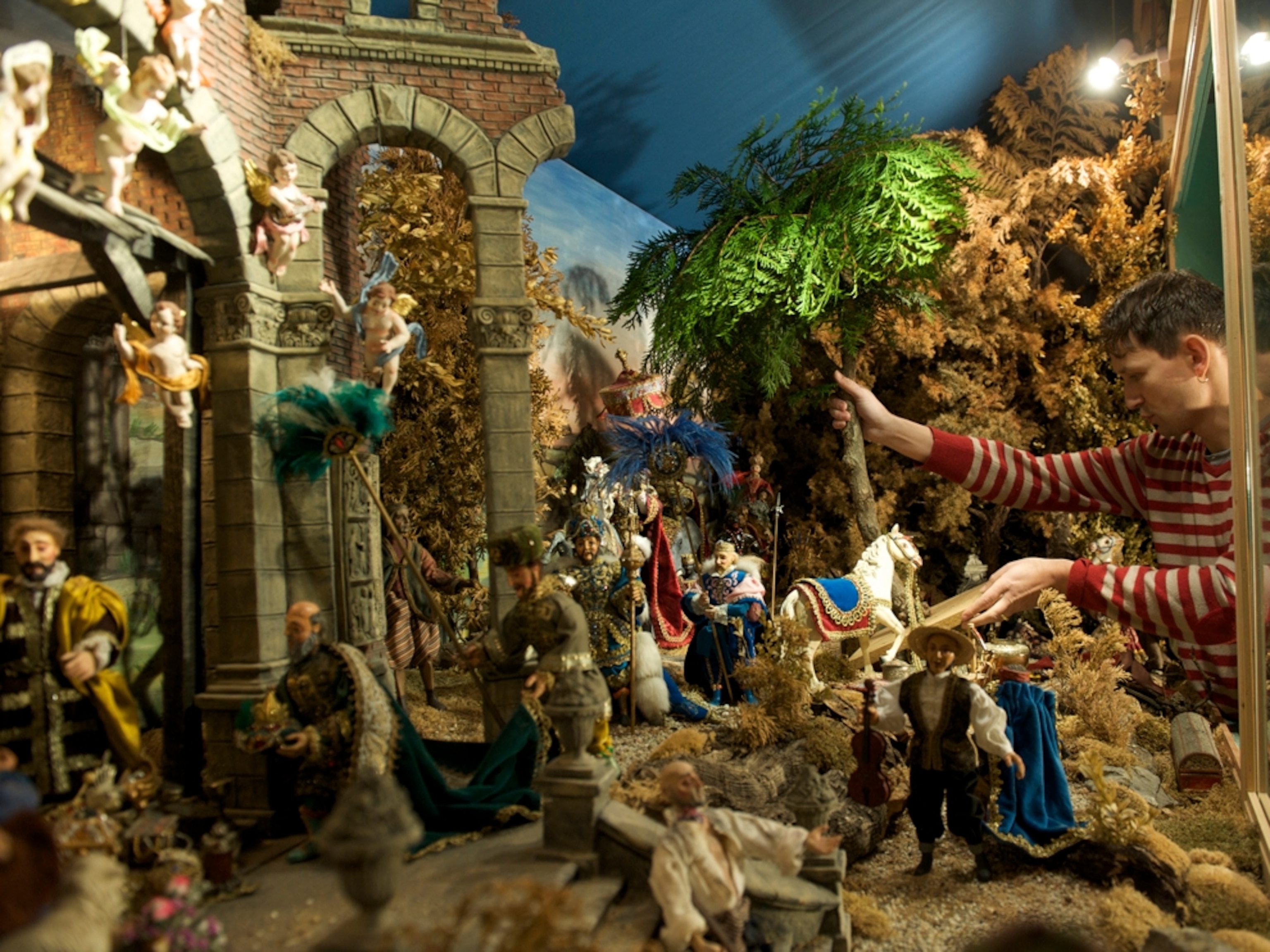 Erk Baumann arranges a nativity scene