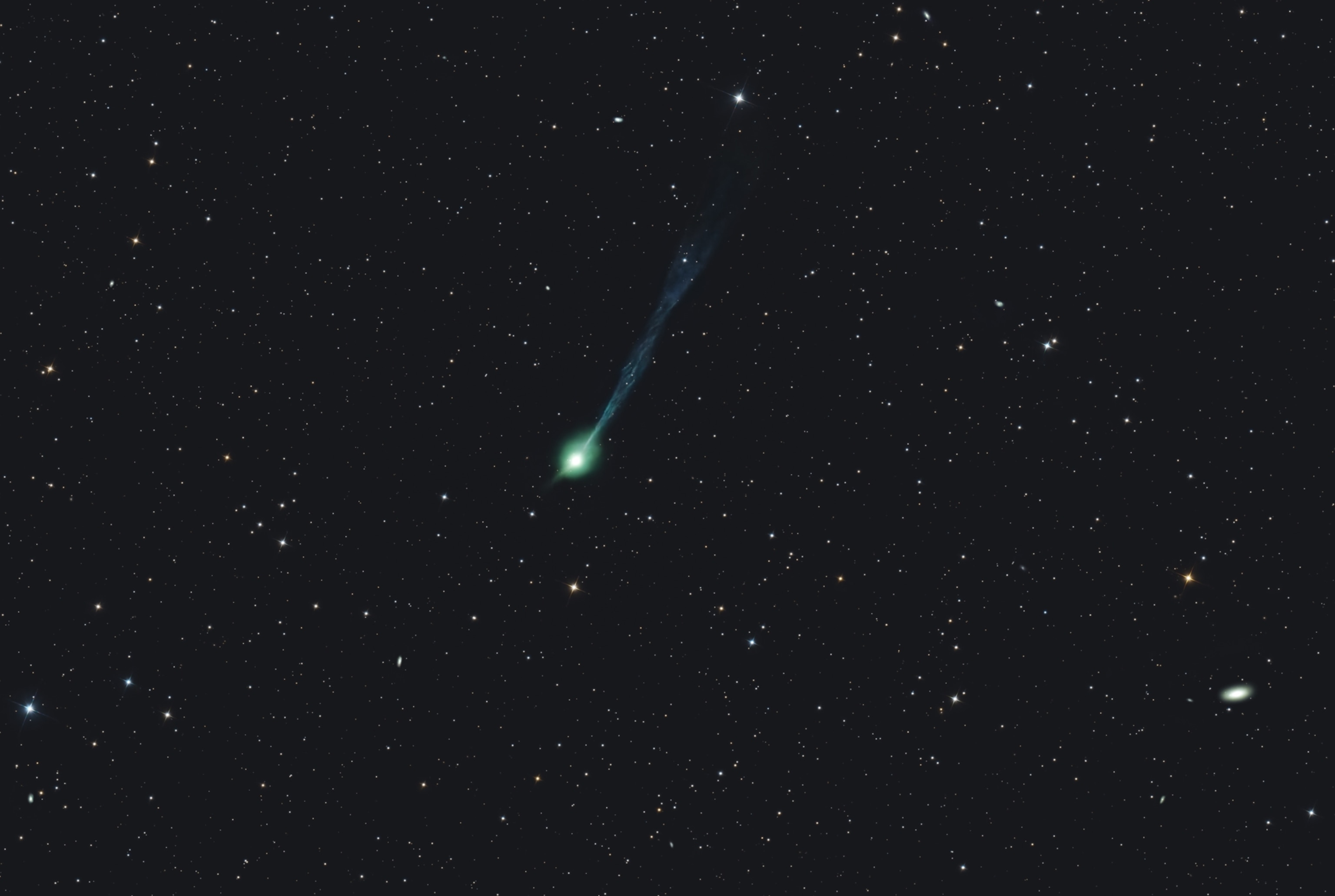 A green glowing comet