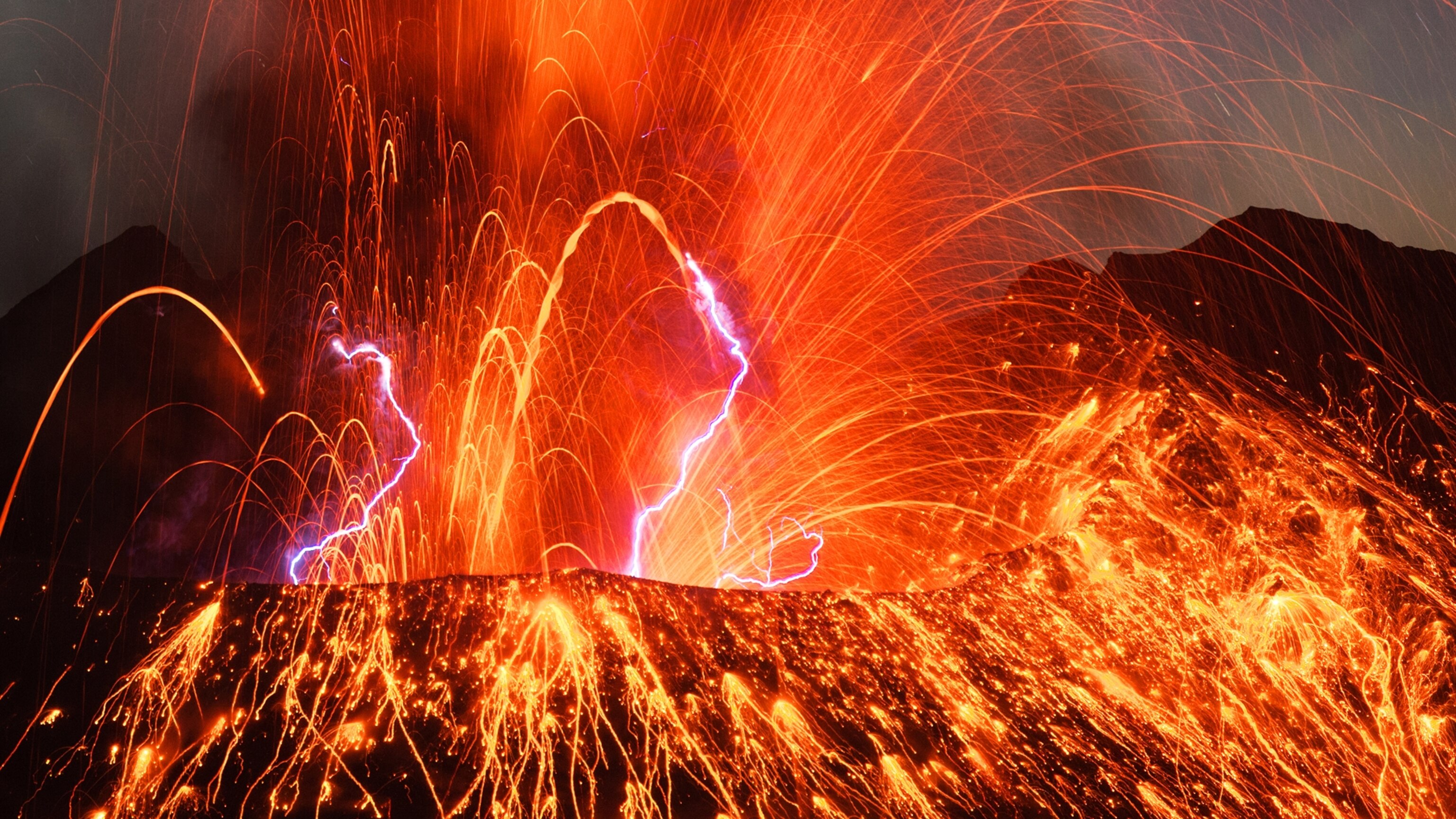 Pictures: Sakurajima Volcano Shoots Lava Skyward | National Geographic