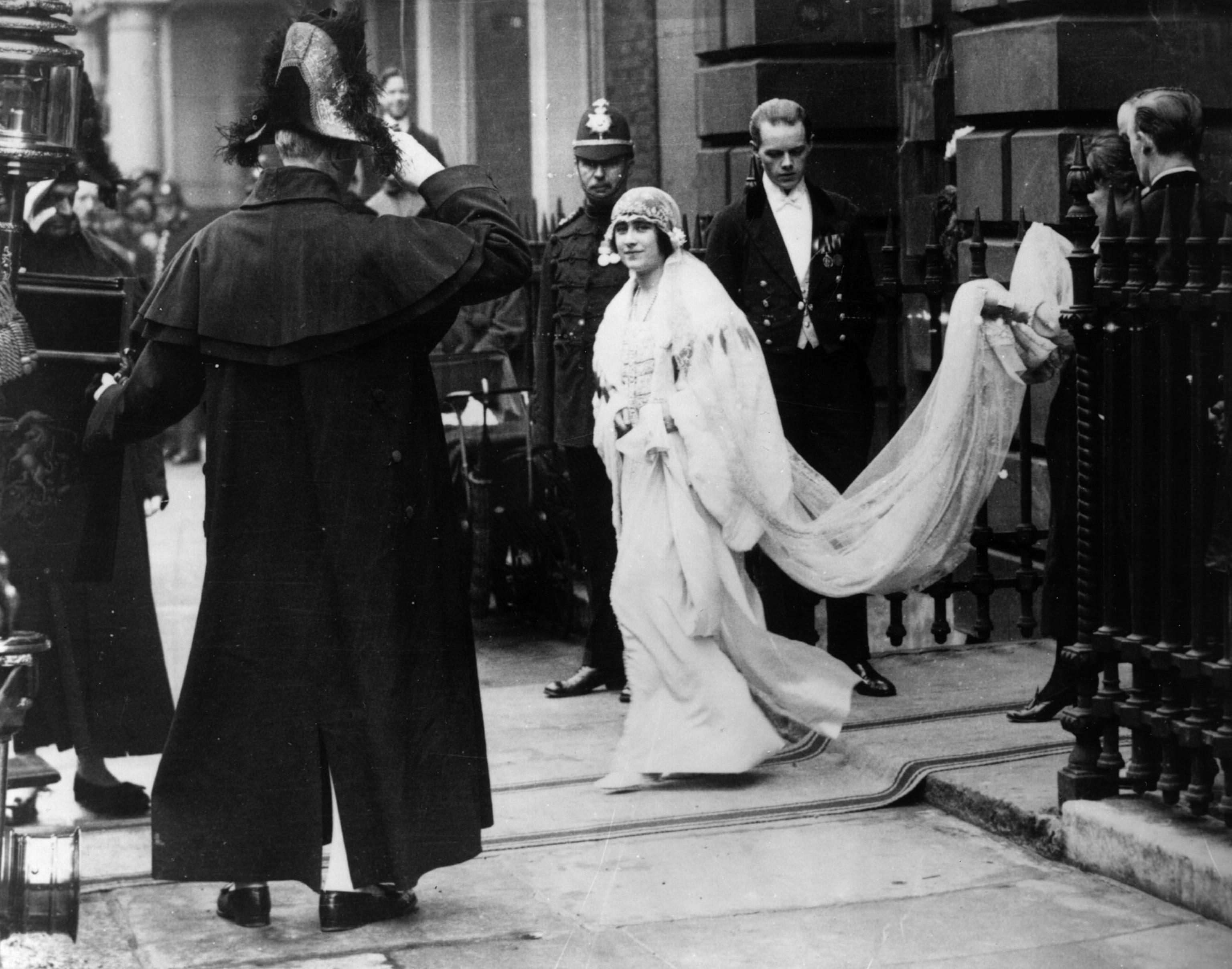 Lady Elizabeth Bowes-Lyon leaving her home for her wedding to the Duke of York