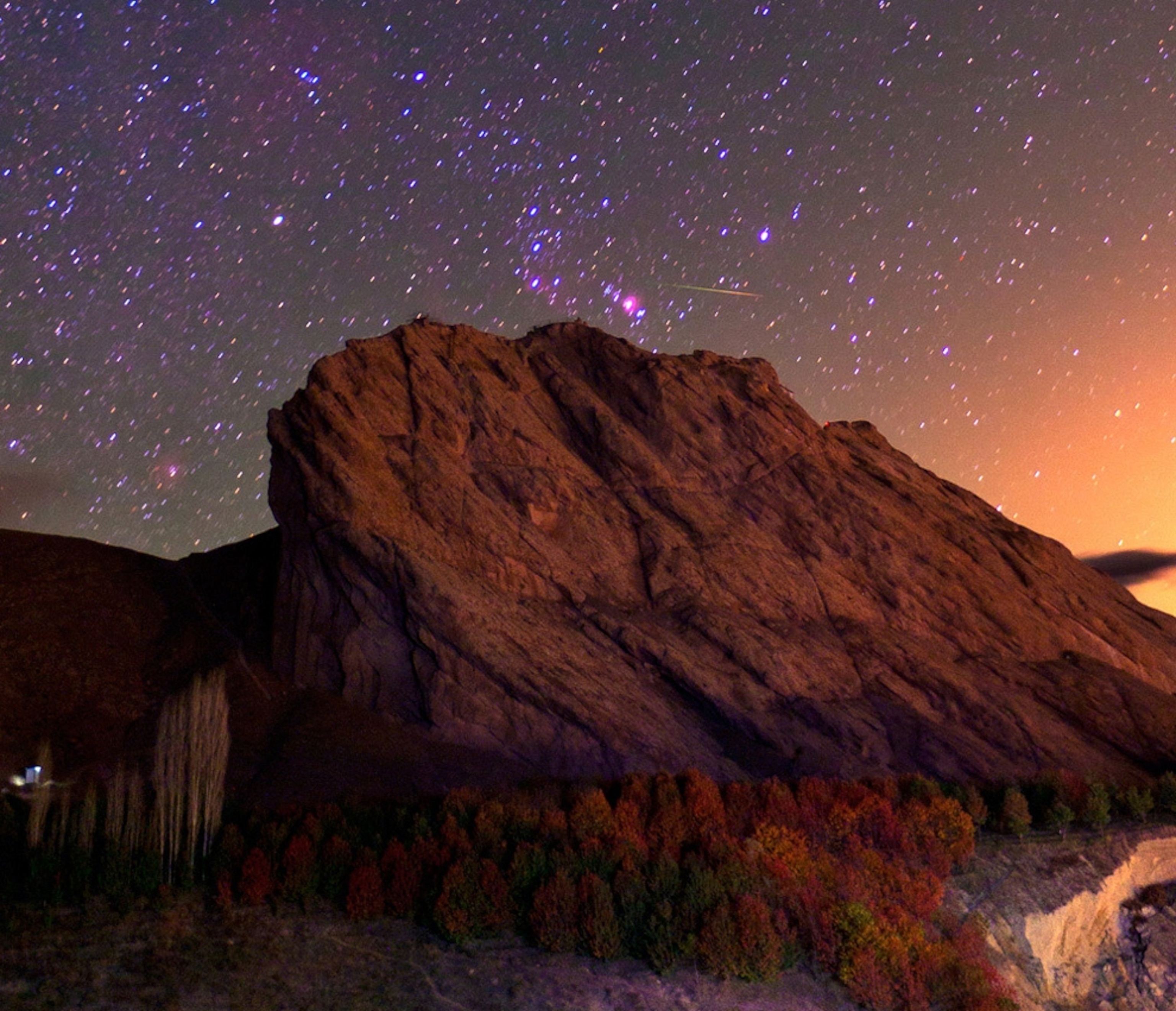 Meteor picture: an Orionid streaking over Alamut Castle in Iran