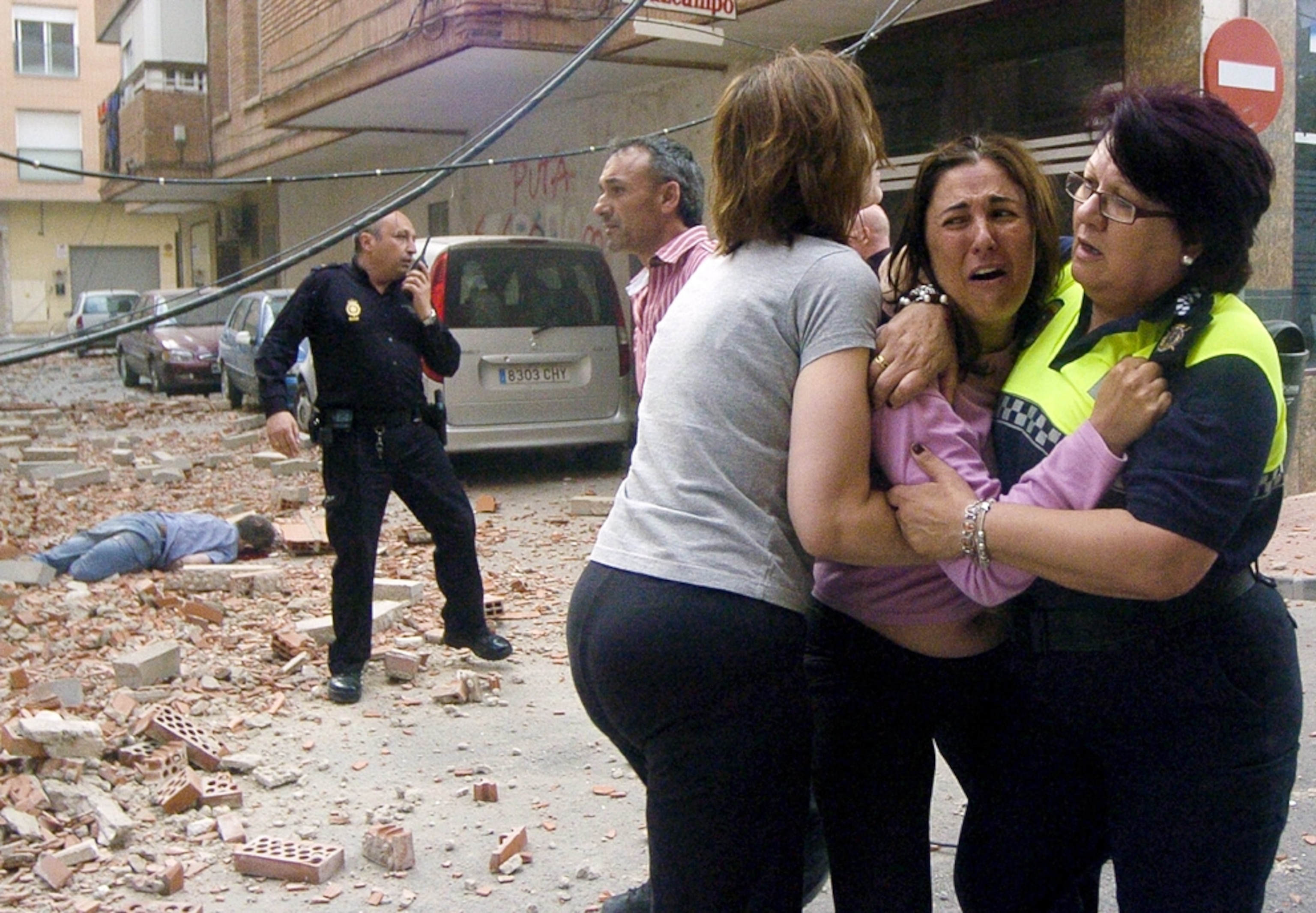 Spain earthquakes picture: Grieving woman in Lorca