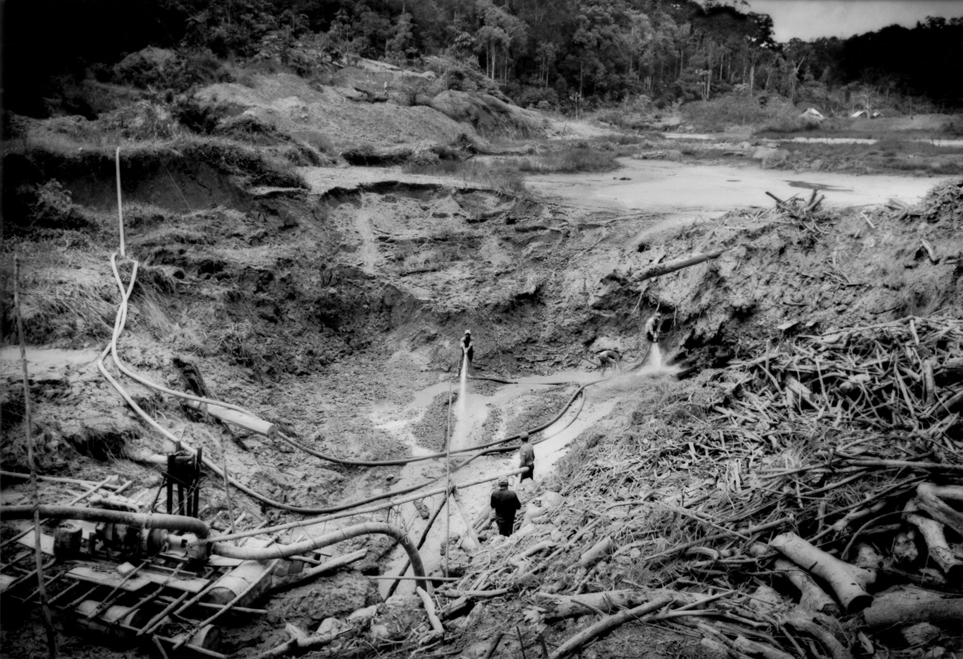 men mining for gold in Suriname