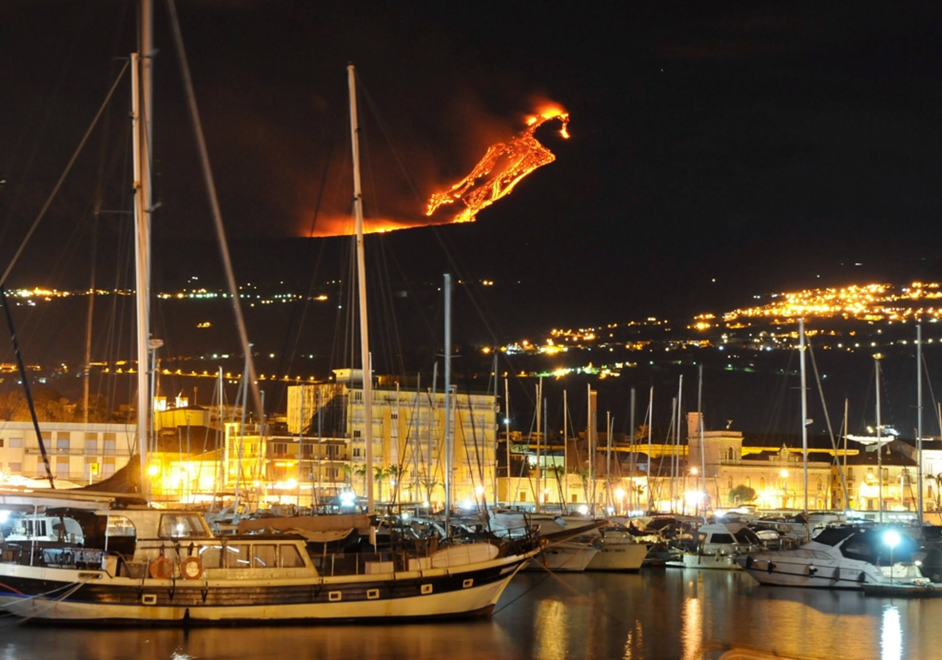 Mount Etna eruption (picture)