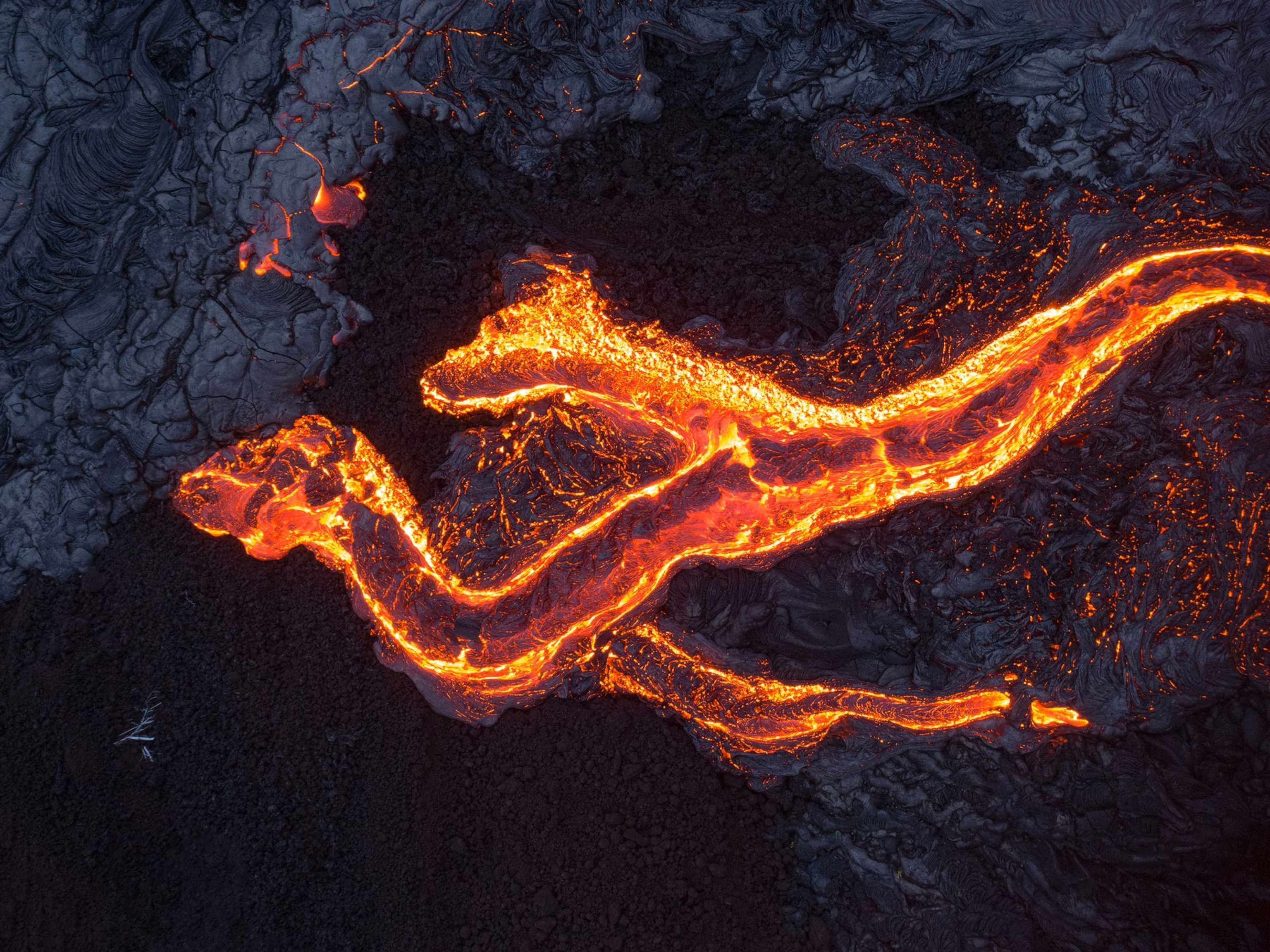 Rare Dramatic Photo Captures 65FootTall Lava Dome in Hawaii