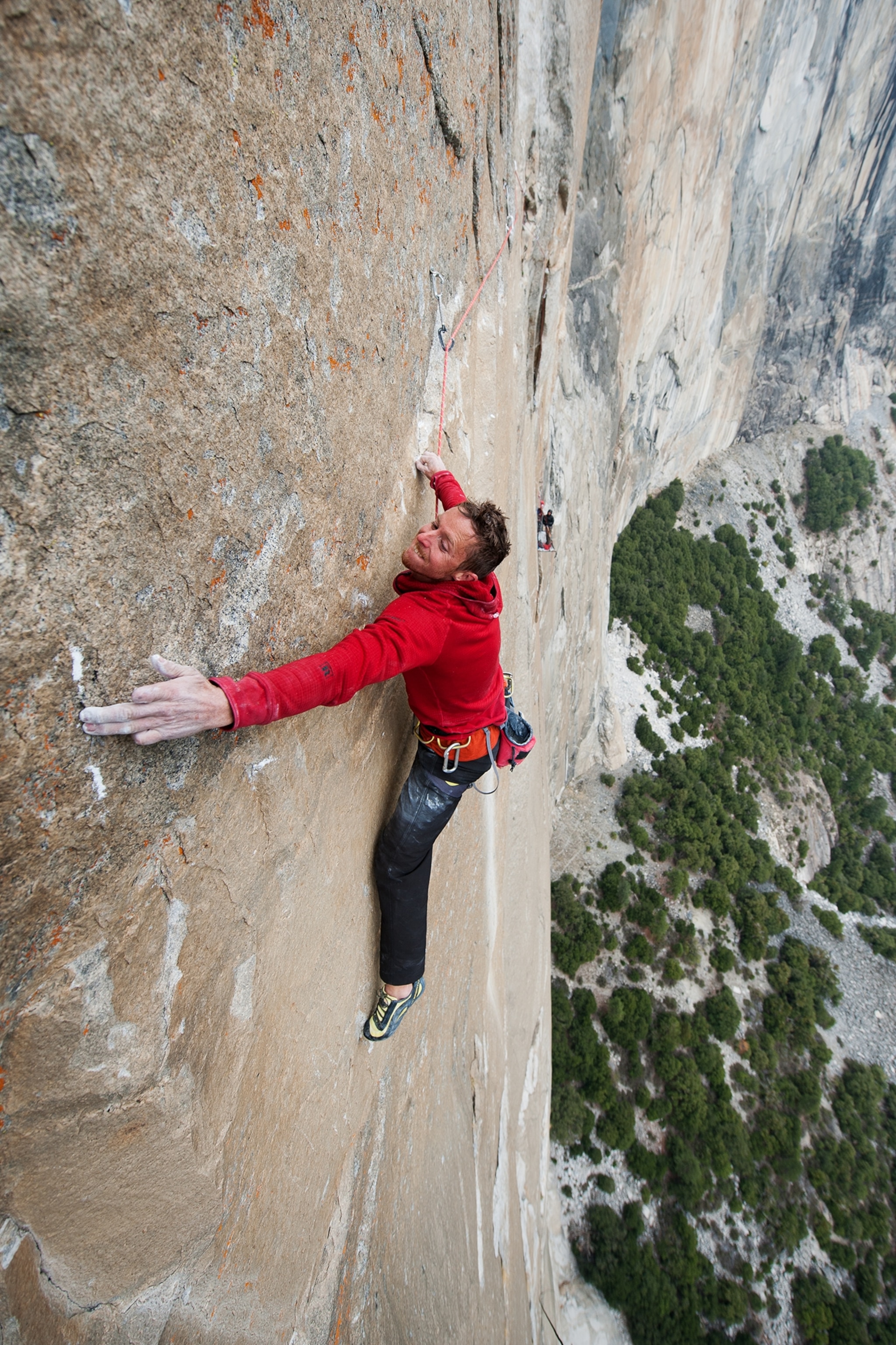 Chasing History, Yosemite Climbers Sand and Superglue Their Fingers
