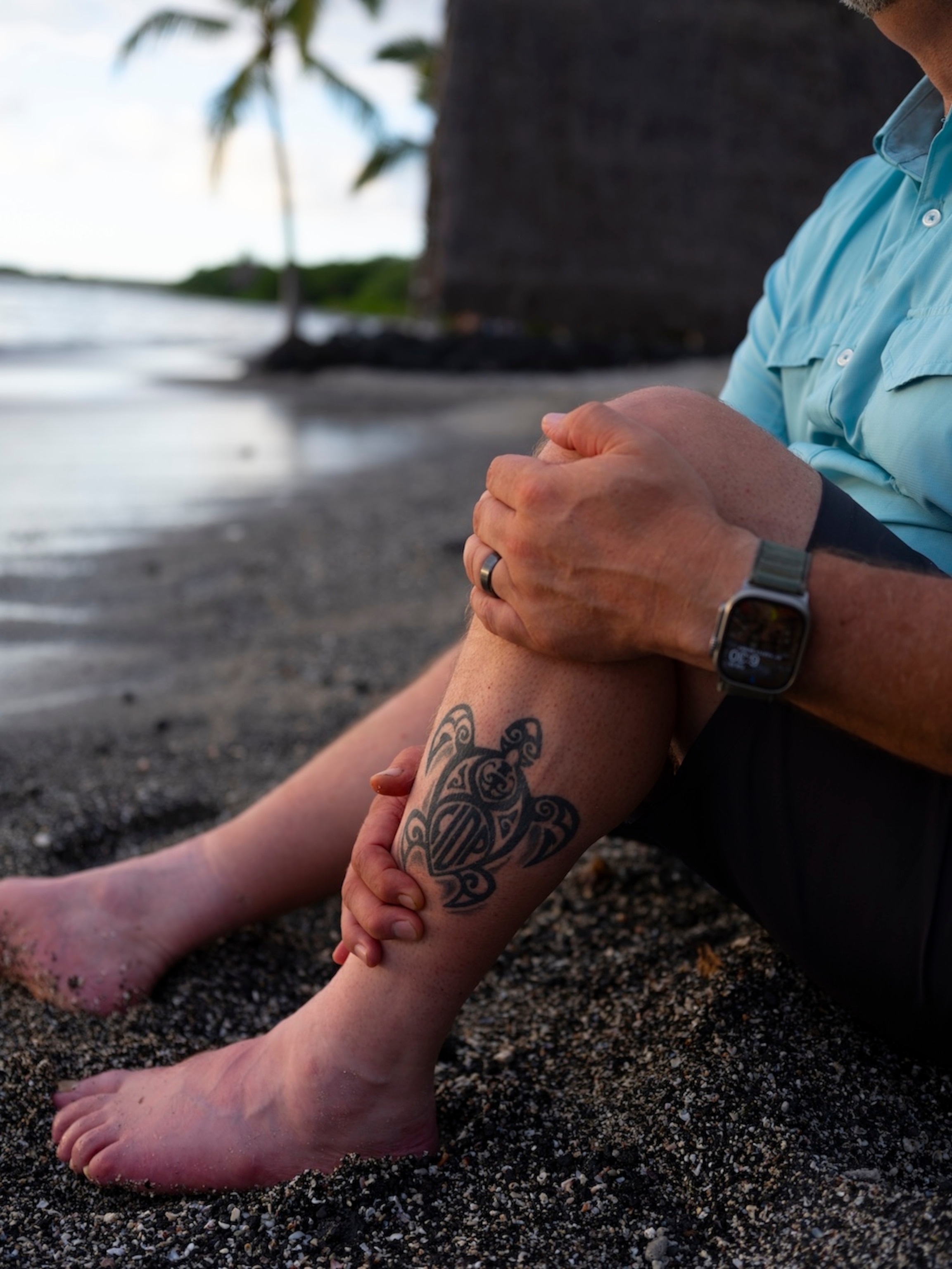 honu tattoo on man's leg