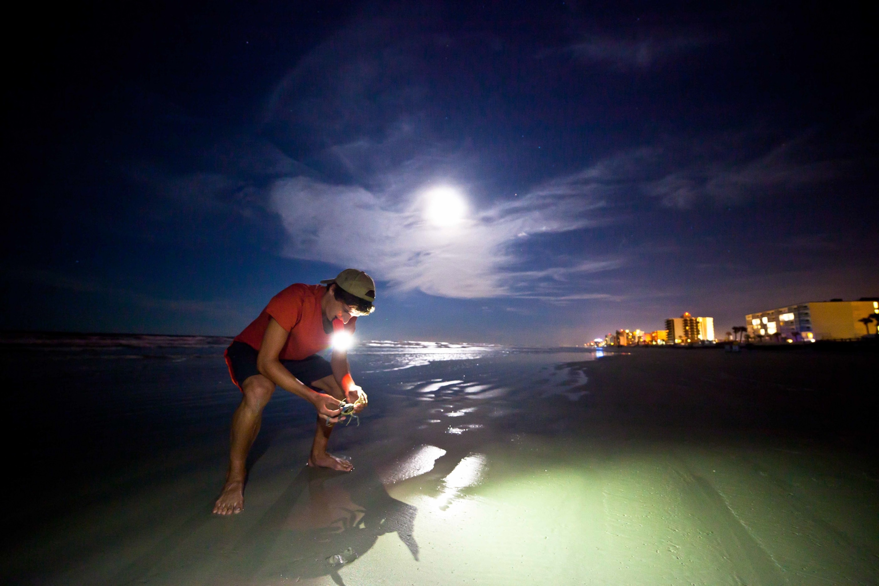 Picture of supermoon in Daytona Beach, Florida