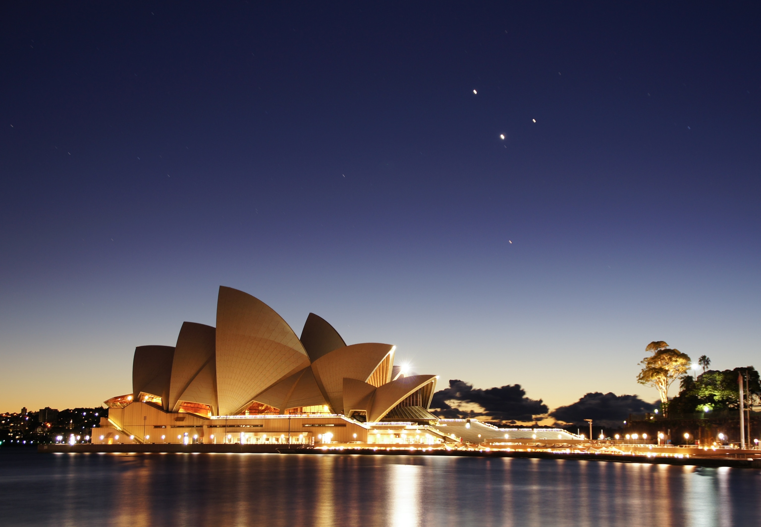 Planets conjoin above Sydney, Australia.