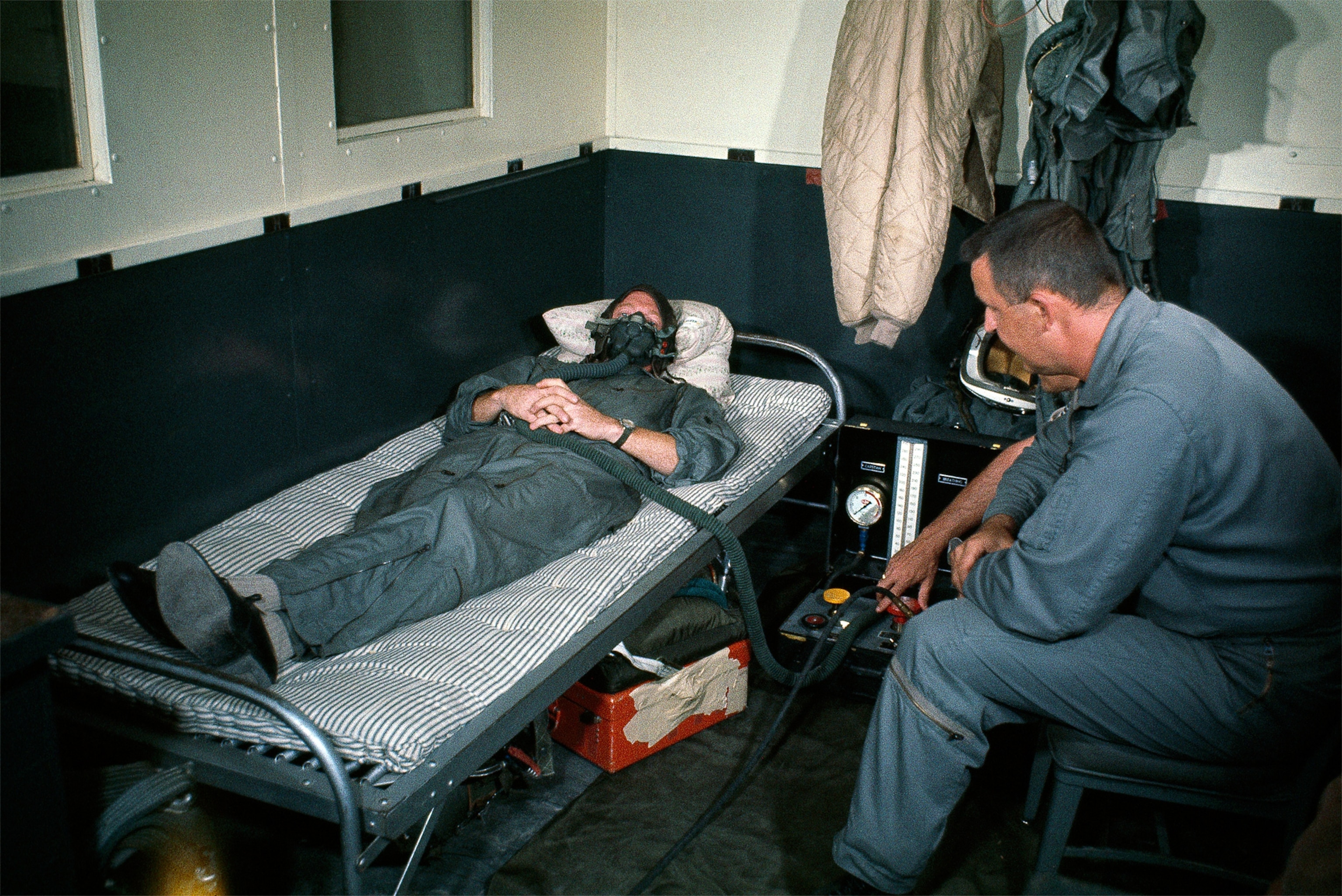 Joseph Kittinger picture - breathing oxygen before skydive Felix Baumgartner hopes to beat