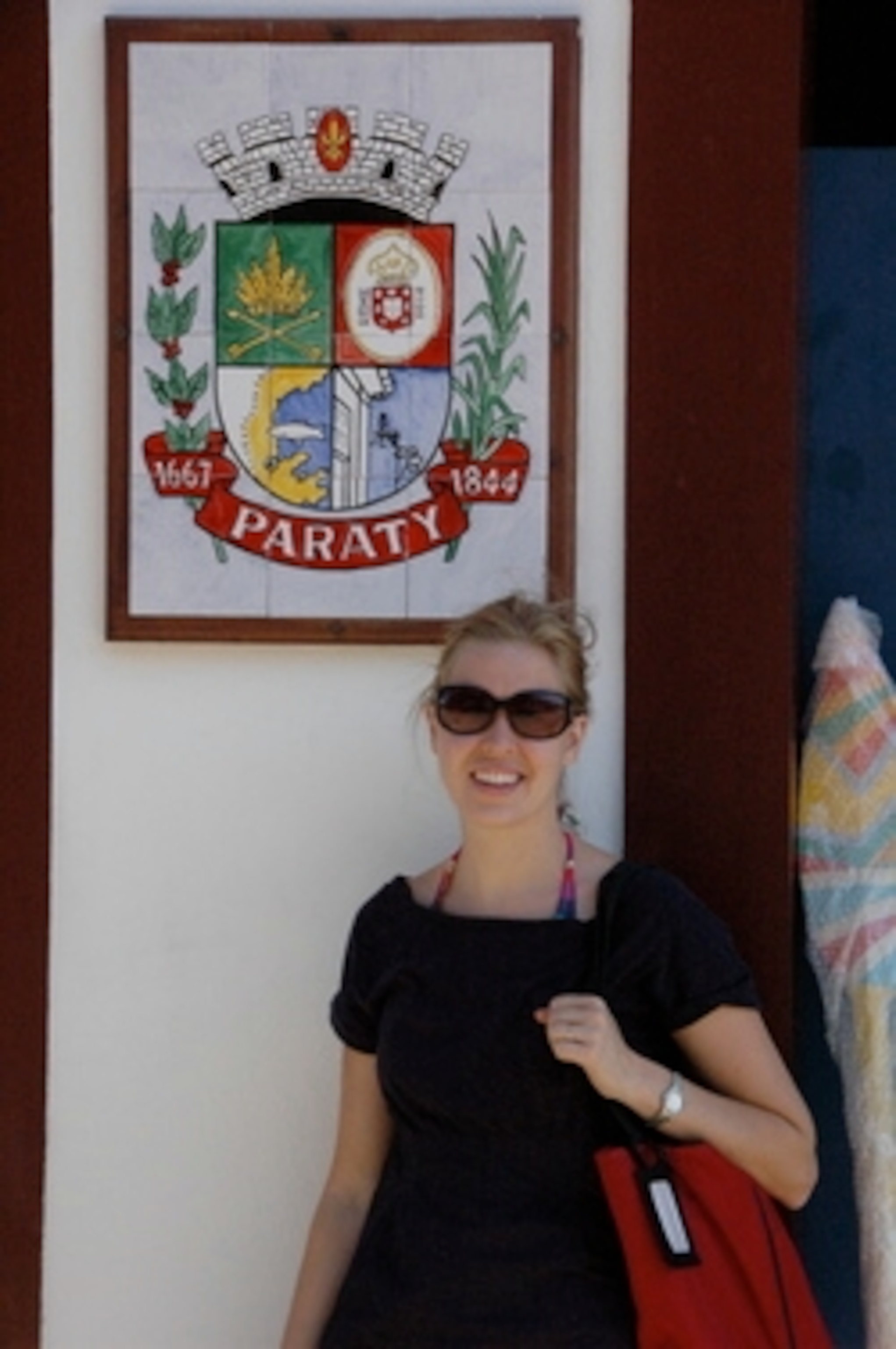 Janelle in front of the Paraty tiles