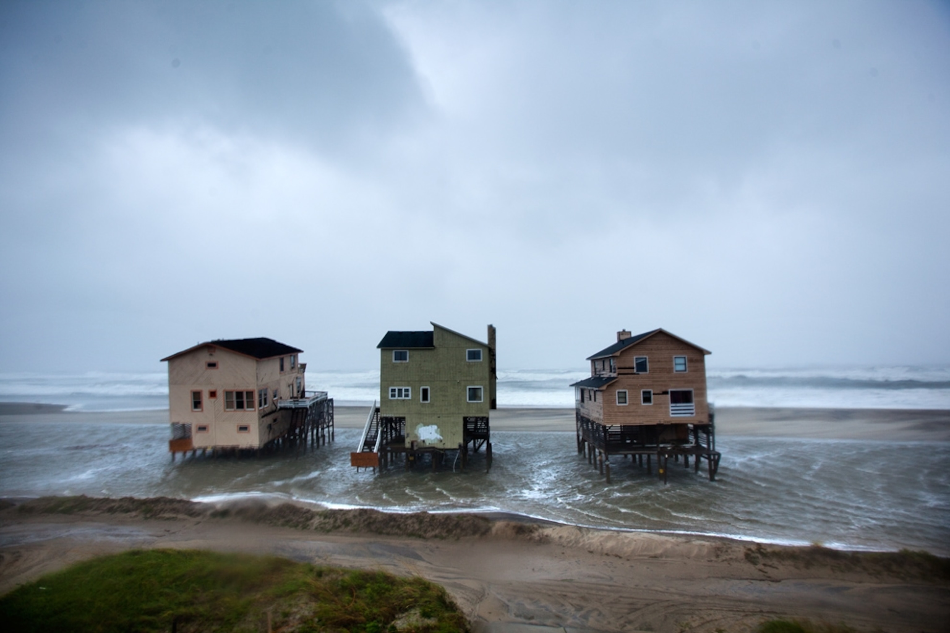 Hurricane Irene picture: beachfront houses surrounded by waves in North Carolina