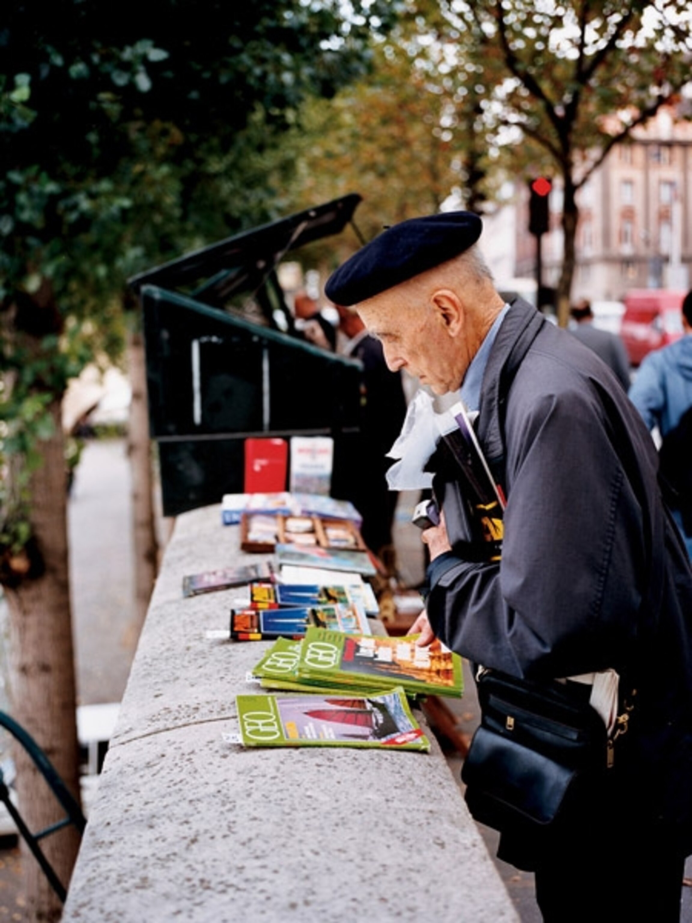 Bouquinistes along the Seine