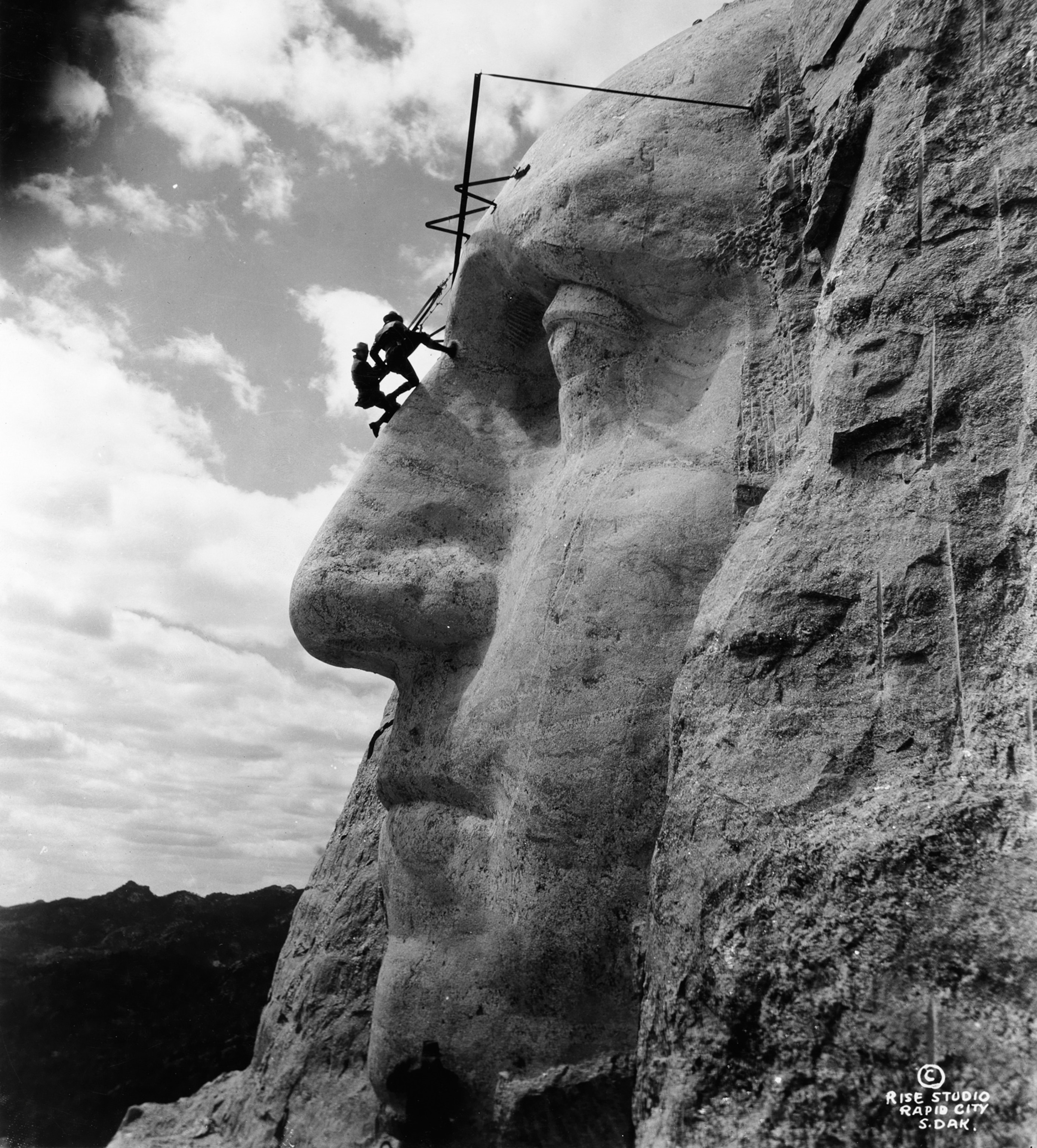workers on George Washington's nose