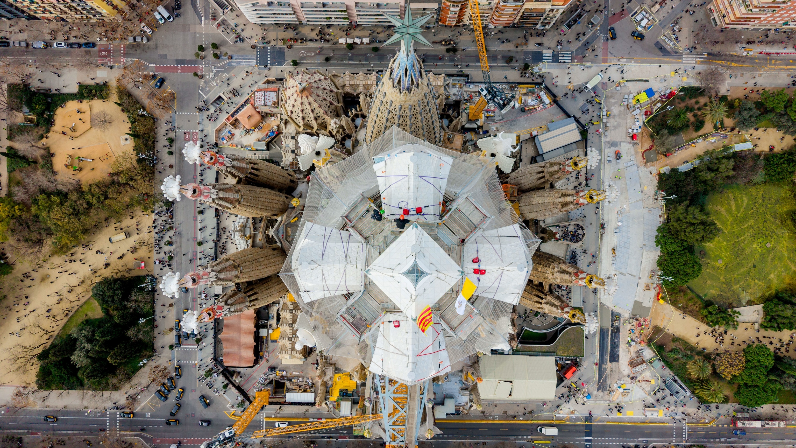 Completion of the Sagrada Familia. Installation of the Top Arm