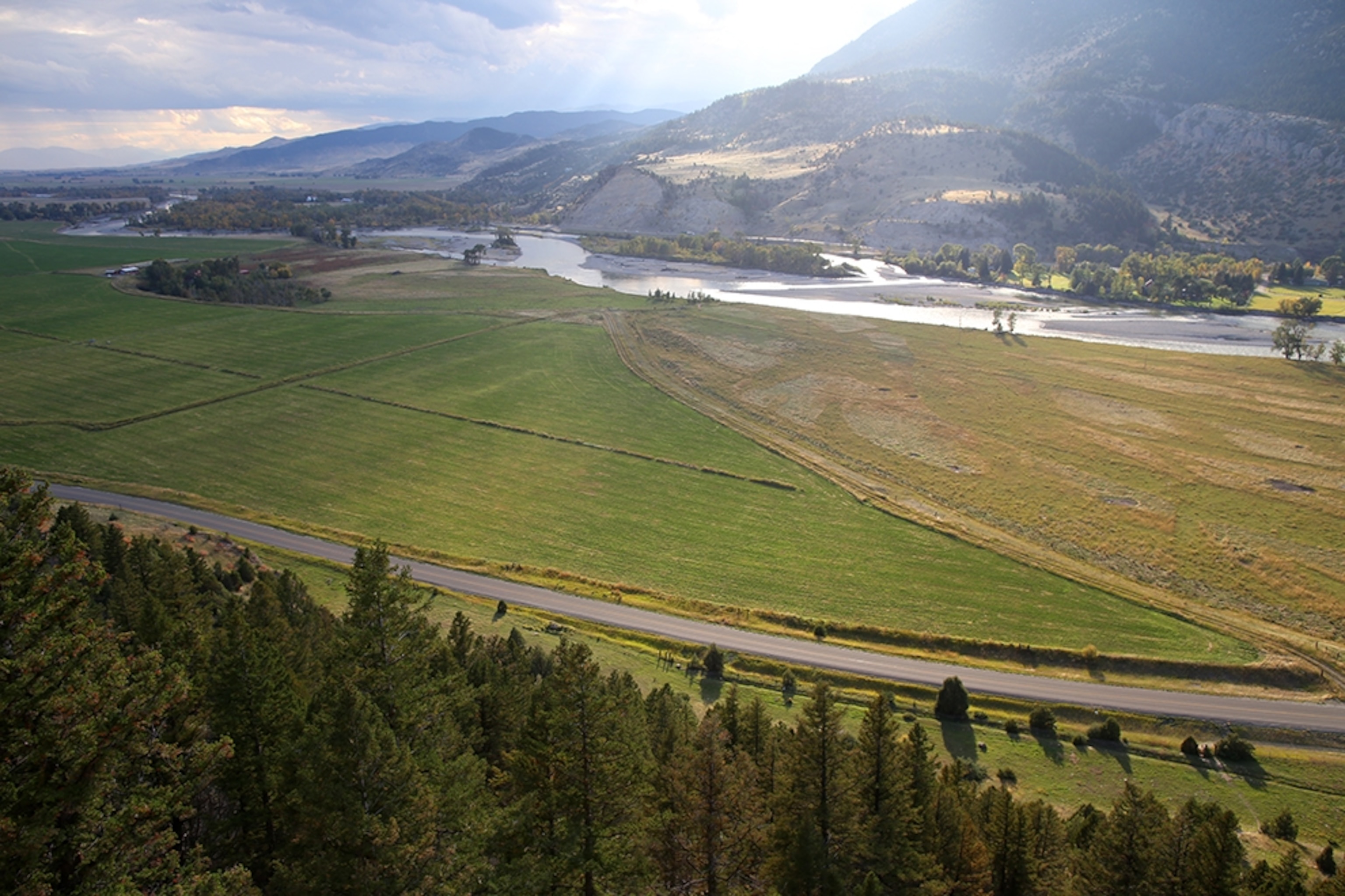 a highway in Paradise Valley, Montana