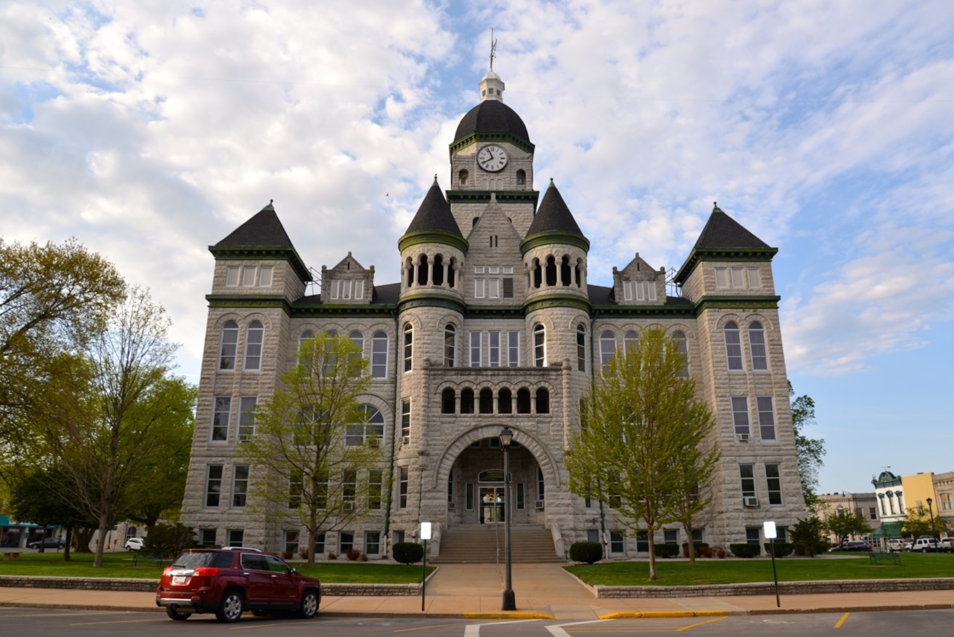 The Jasper County Courthouse stands on what was once the first battlefield of the American Civil War. (Photo by Andrew Evans, National Geographic Travel)