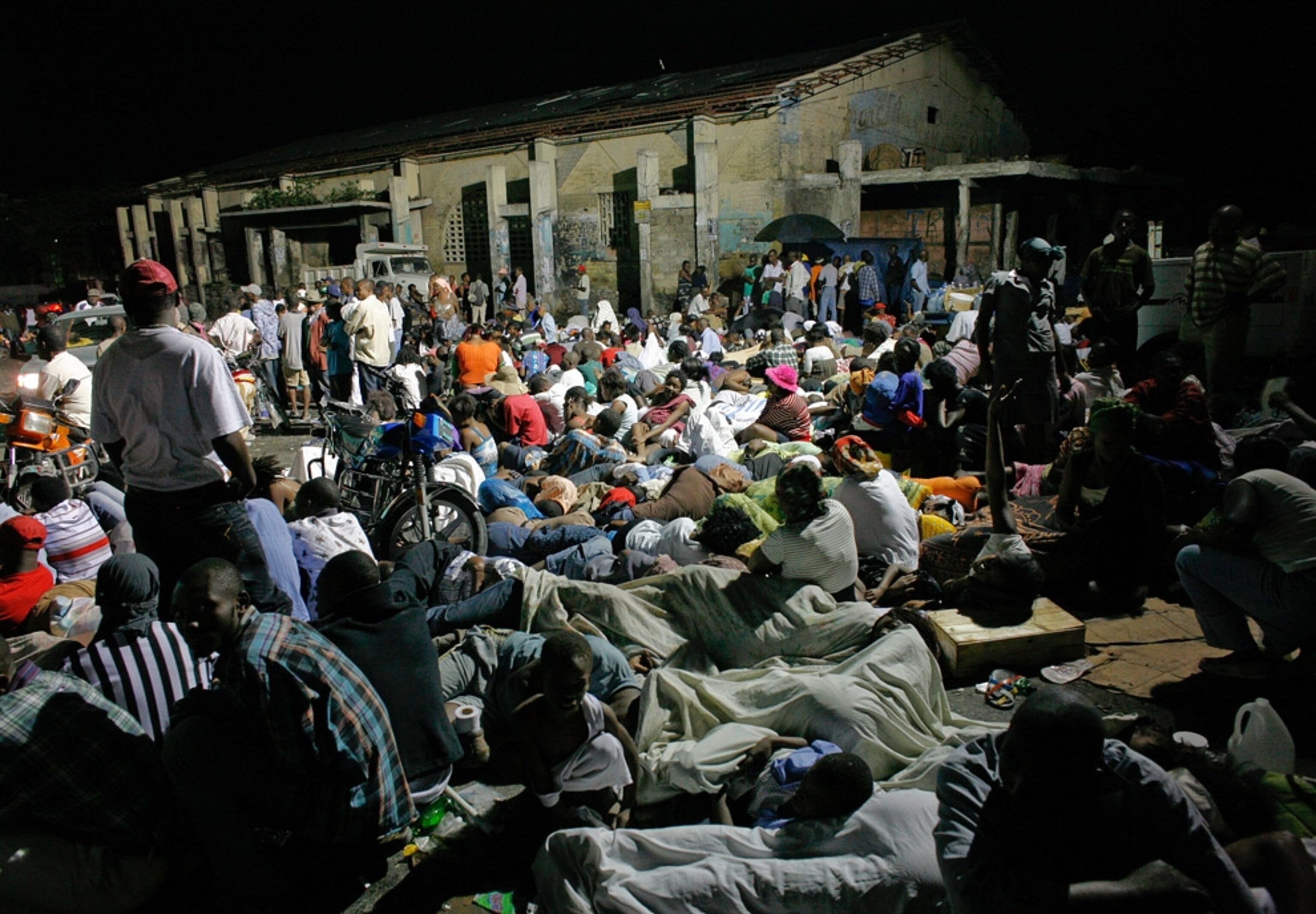 Haiti earthquake picture: Victims sleep in streets