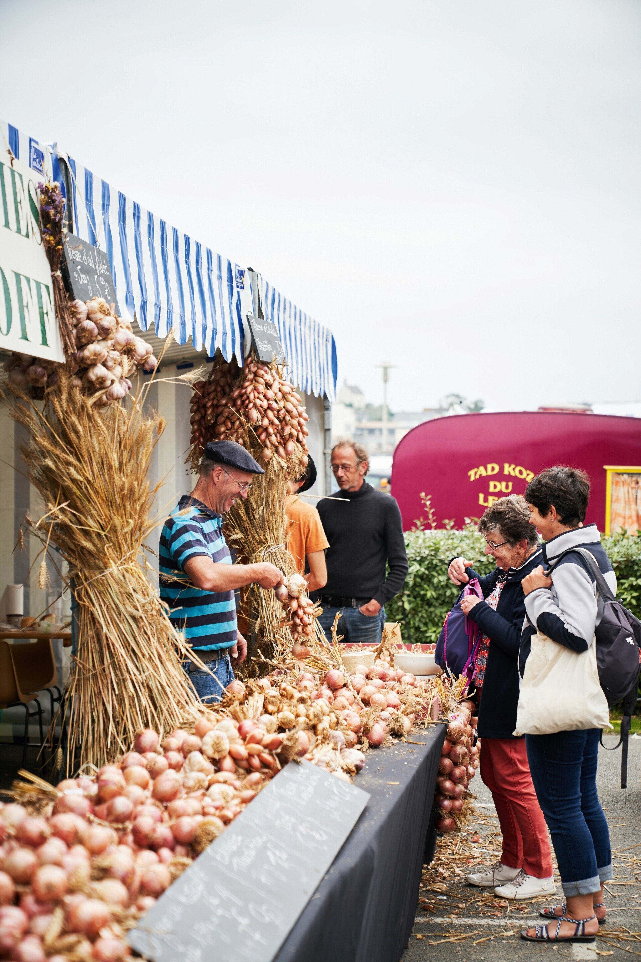 Crowds gather at the Fête de l’Oignon de Roscoff.